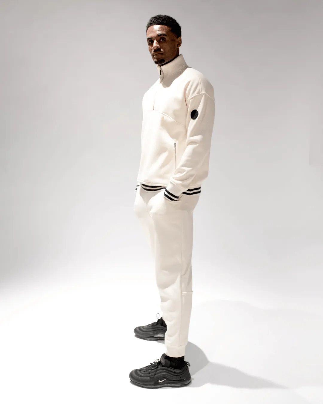 [ULTRALUX] Offline Joggers - Ivory NoBuckleDesign Quick Move