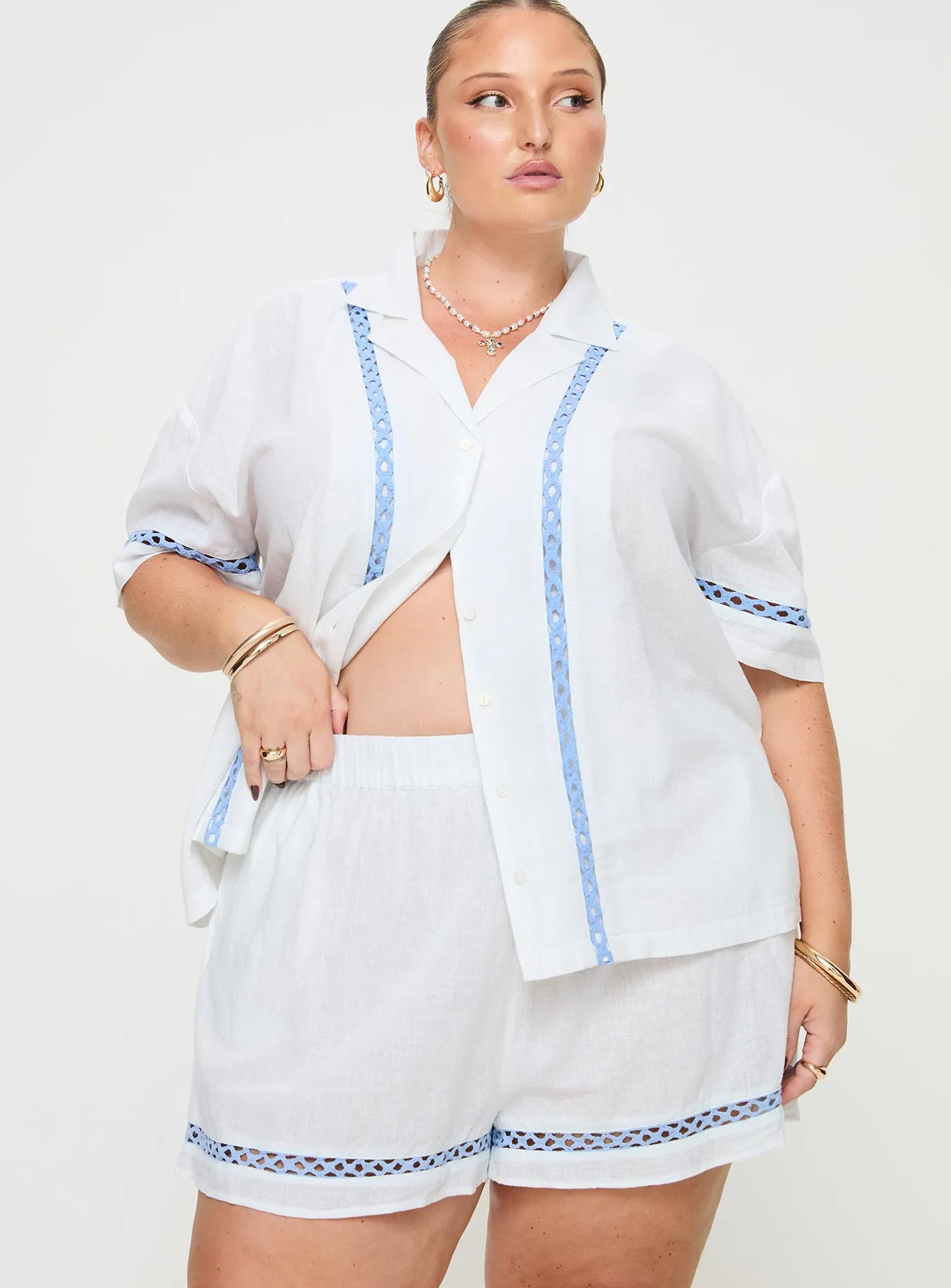 Sun Time Shorts White / Blue Curve ThermalRegulating Fabric Park Day