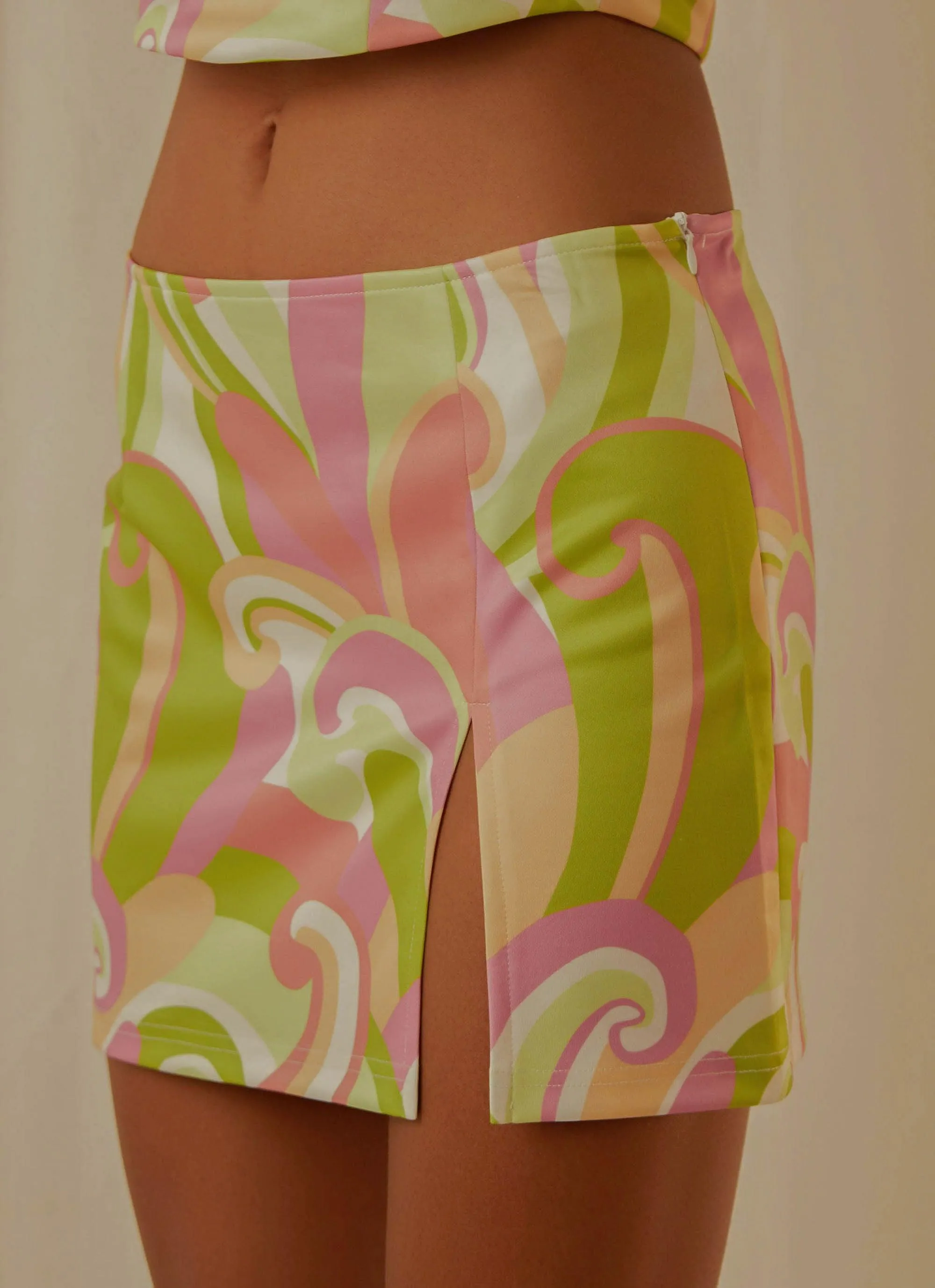 vacation look Timeless Beauty Euphoria Low Rise Mini Skirt - Retro Swirl