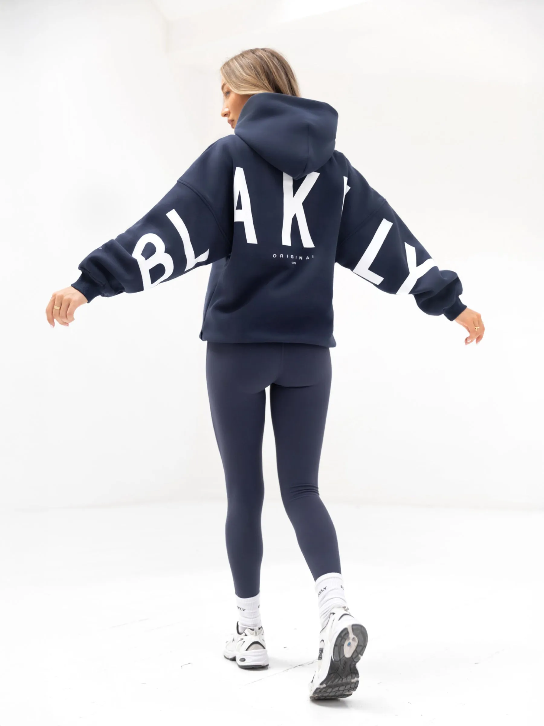 Isabel Oversized Hoodie - Midnight Blue Ultralight Padding Reinforced Stitching