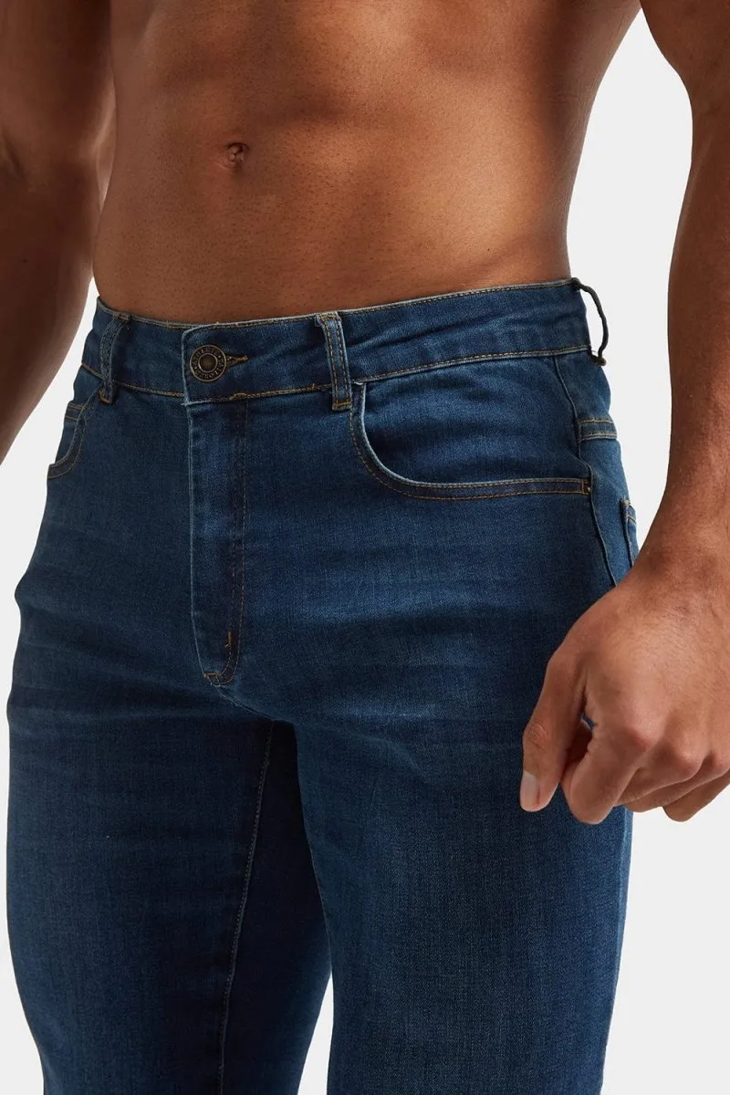 Reliable Outfit Athletic Fit Jeans in Dark Blue