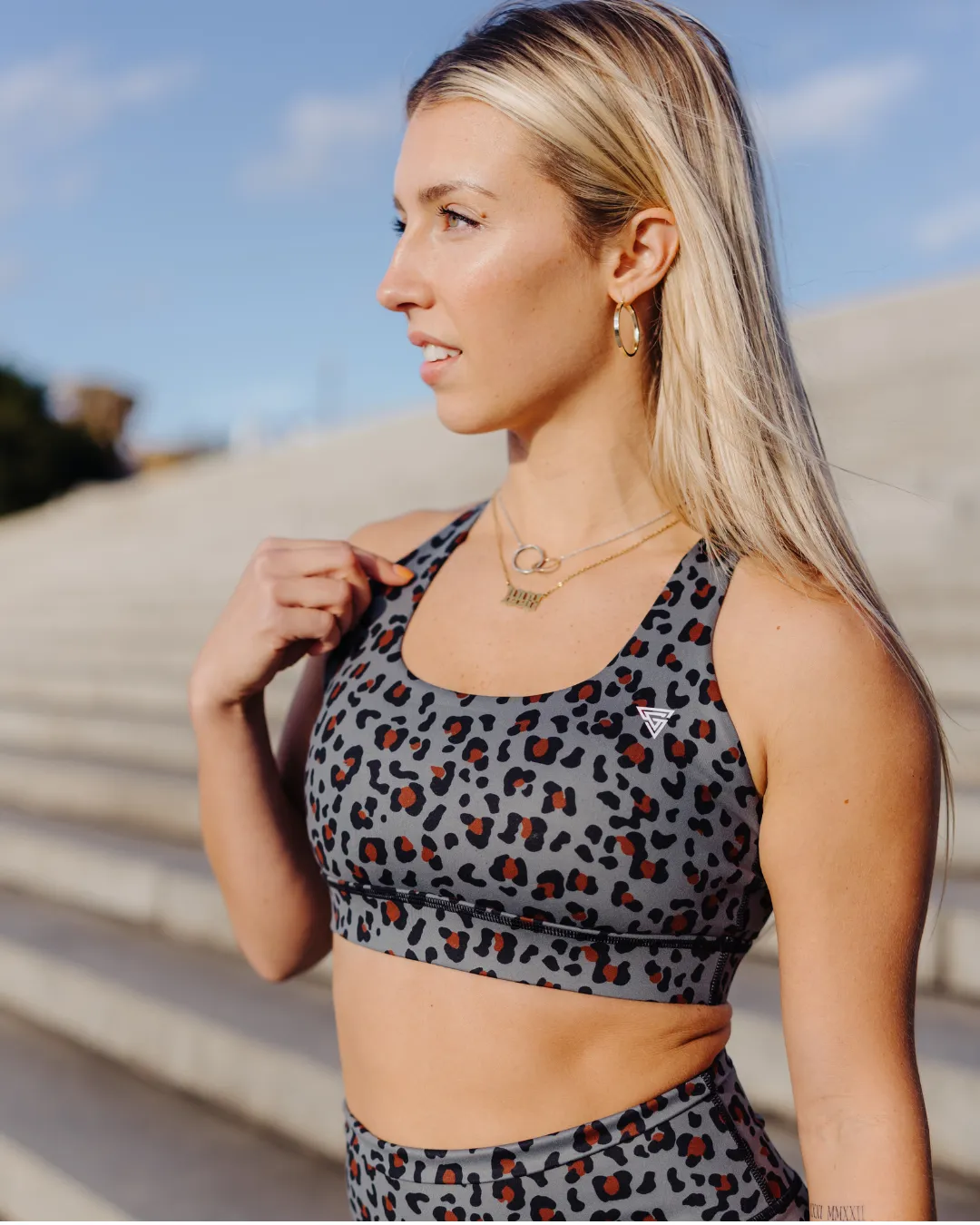 Core Open Back Sports Bra Adjustable hook V-neck seams