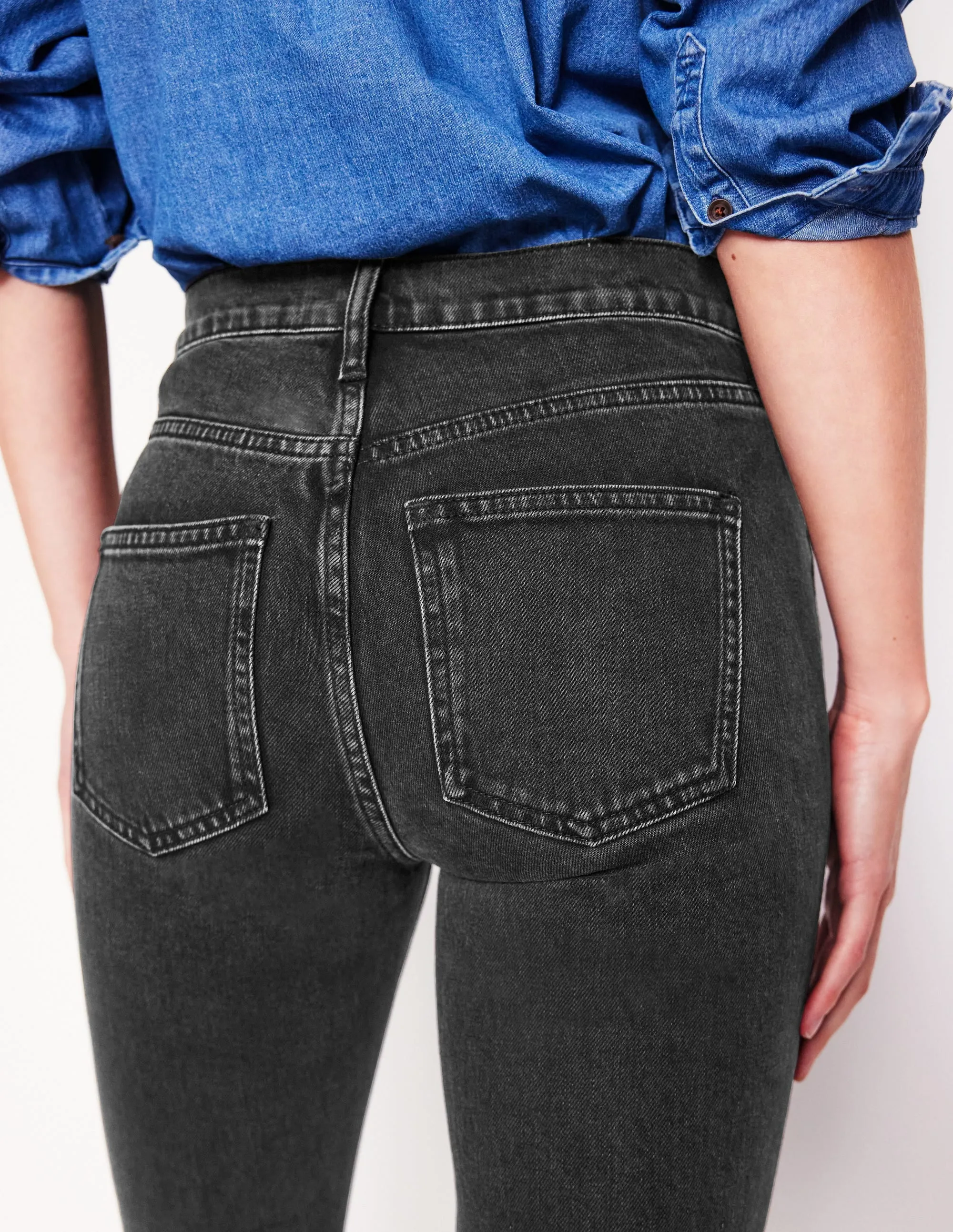 Girlfriend Jeans-Washed Black Core Fit Rugged Feel