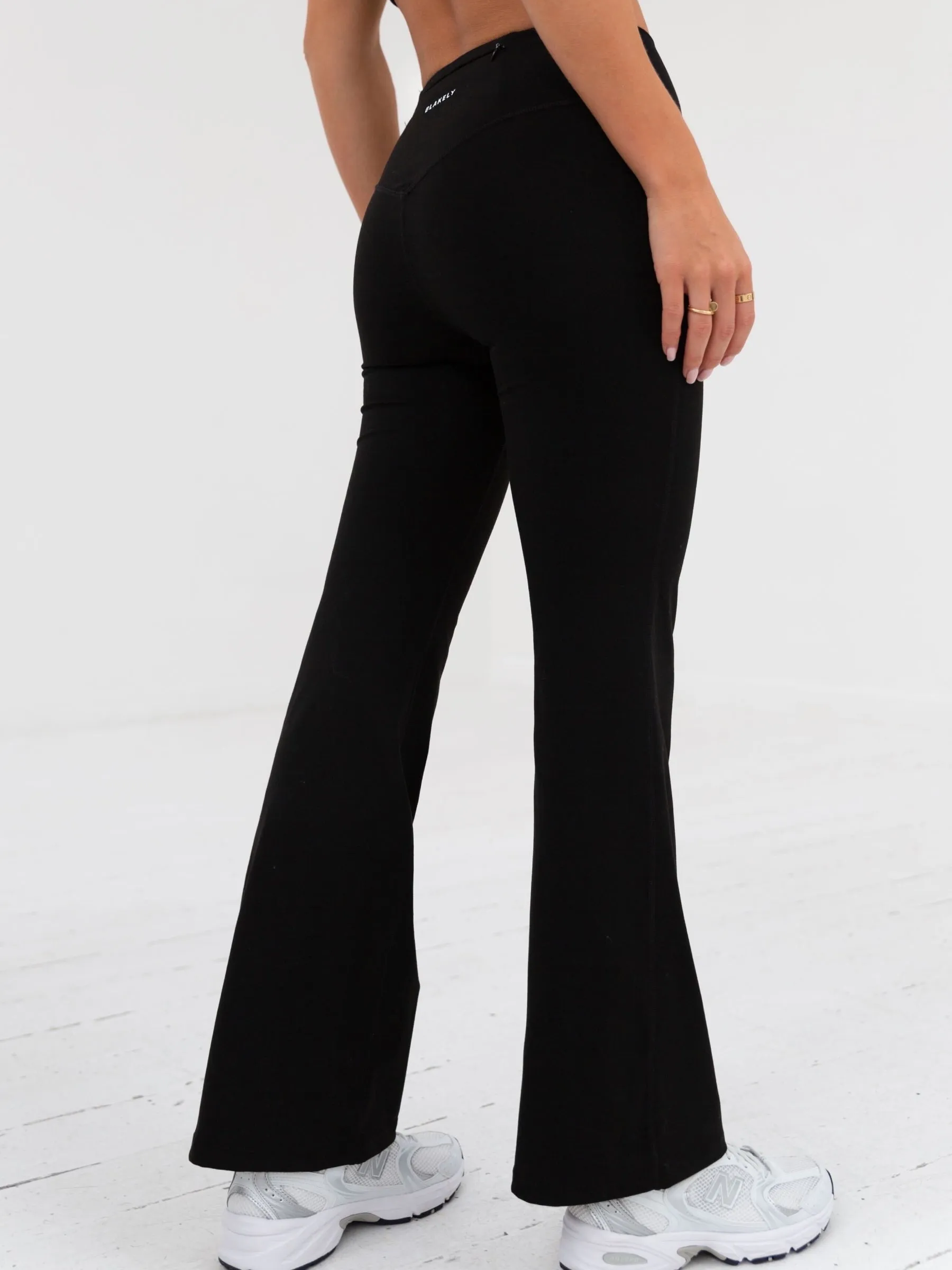 Sport Look All terrain Soft Sculpt Wide Leg Leggings - Black