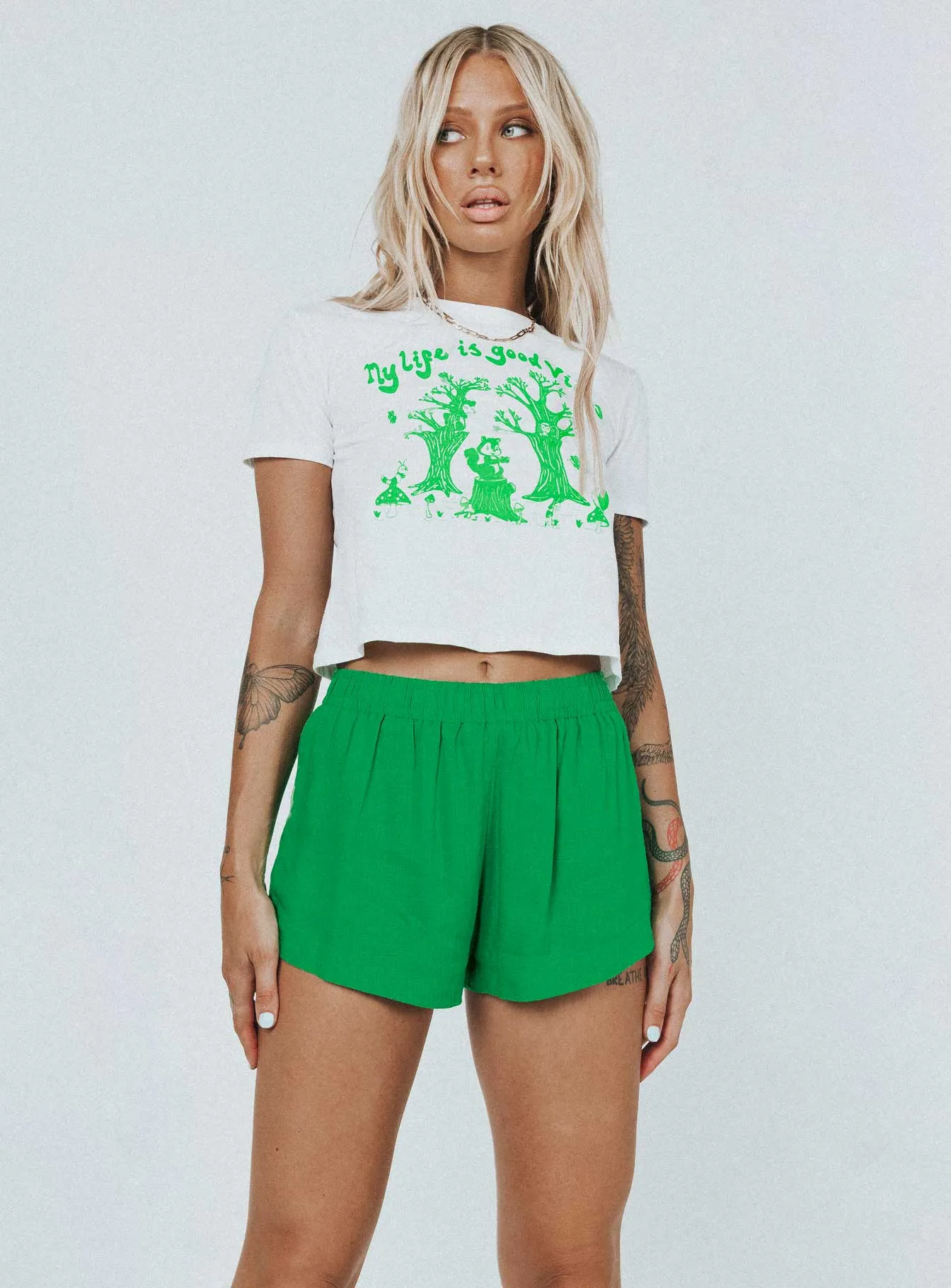 ChafeResistant Seams Smart Glow Beach House Shorts Green
