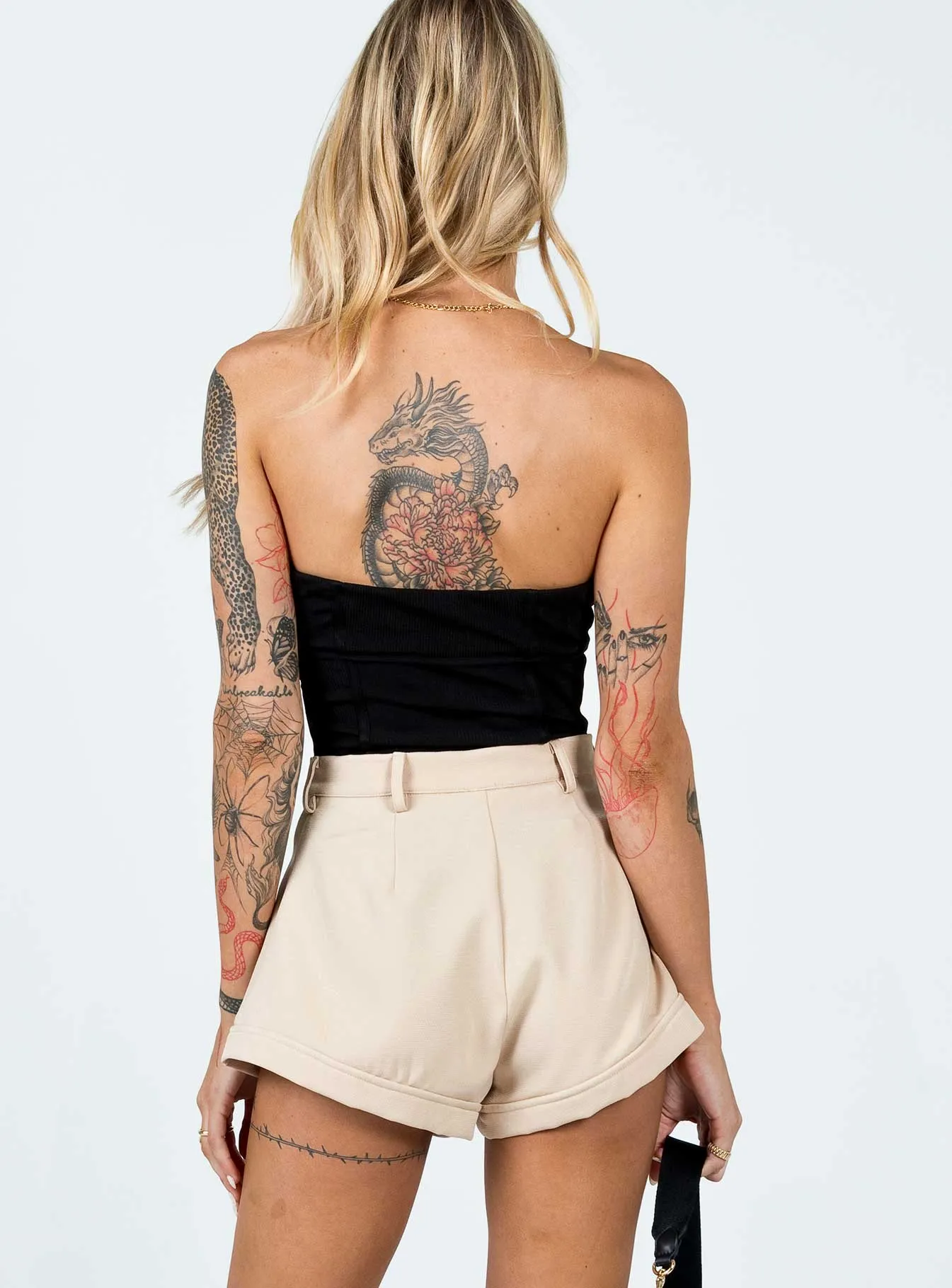 Shanti Shorts Beige Crown Fit