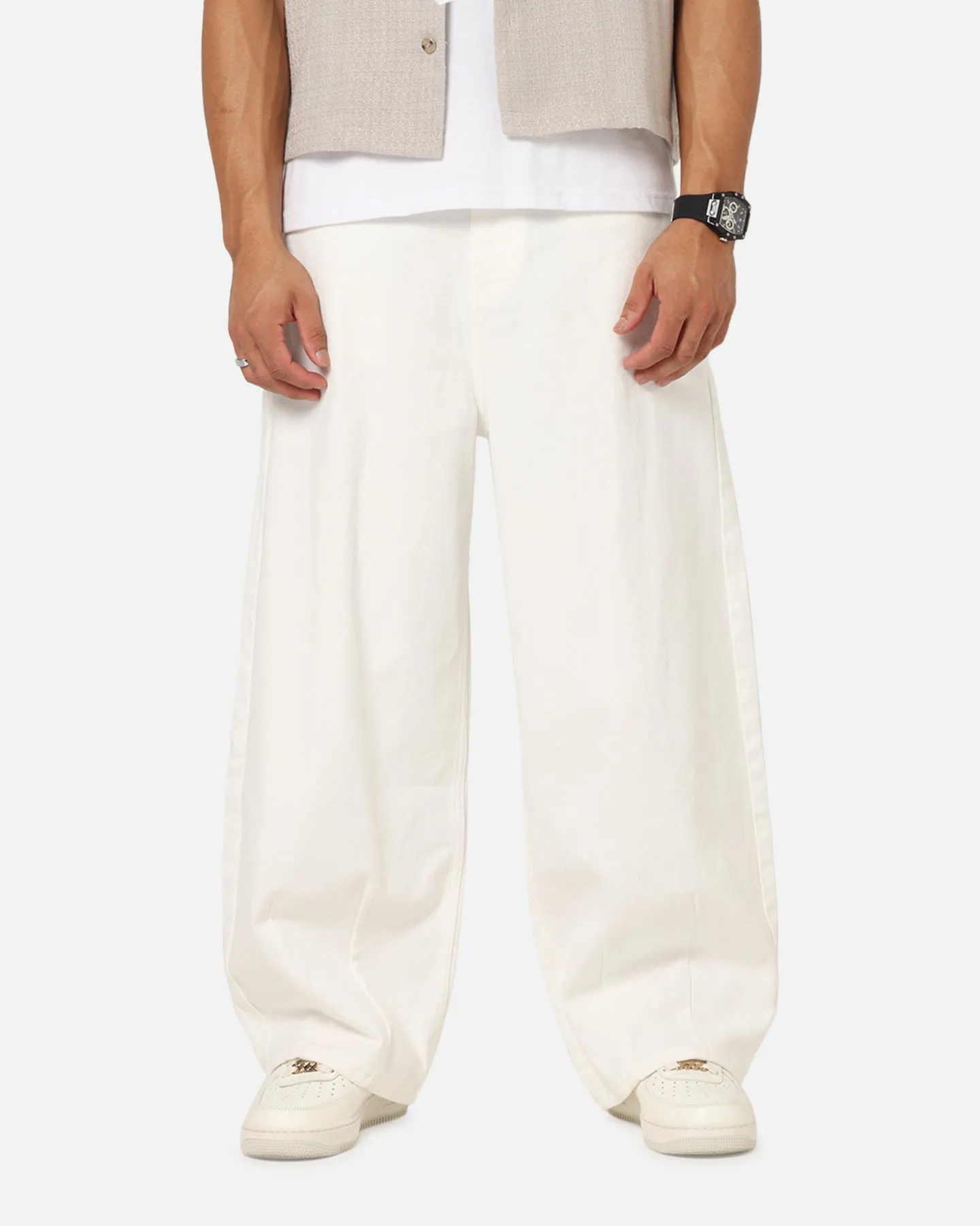 XXIII Balloon Jeans Off White Night Out City Walk Minimalist Calm Aesthetic