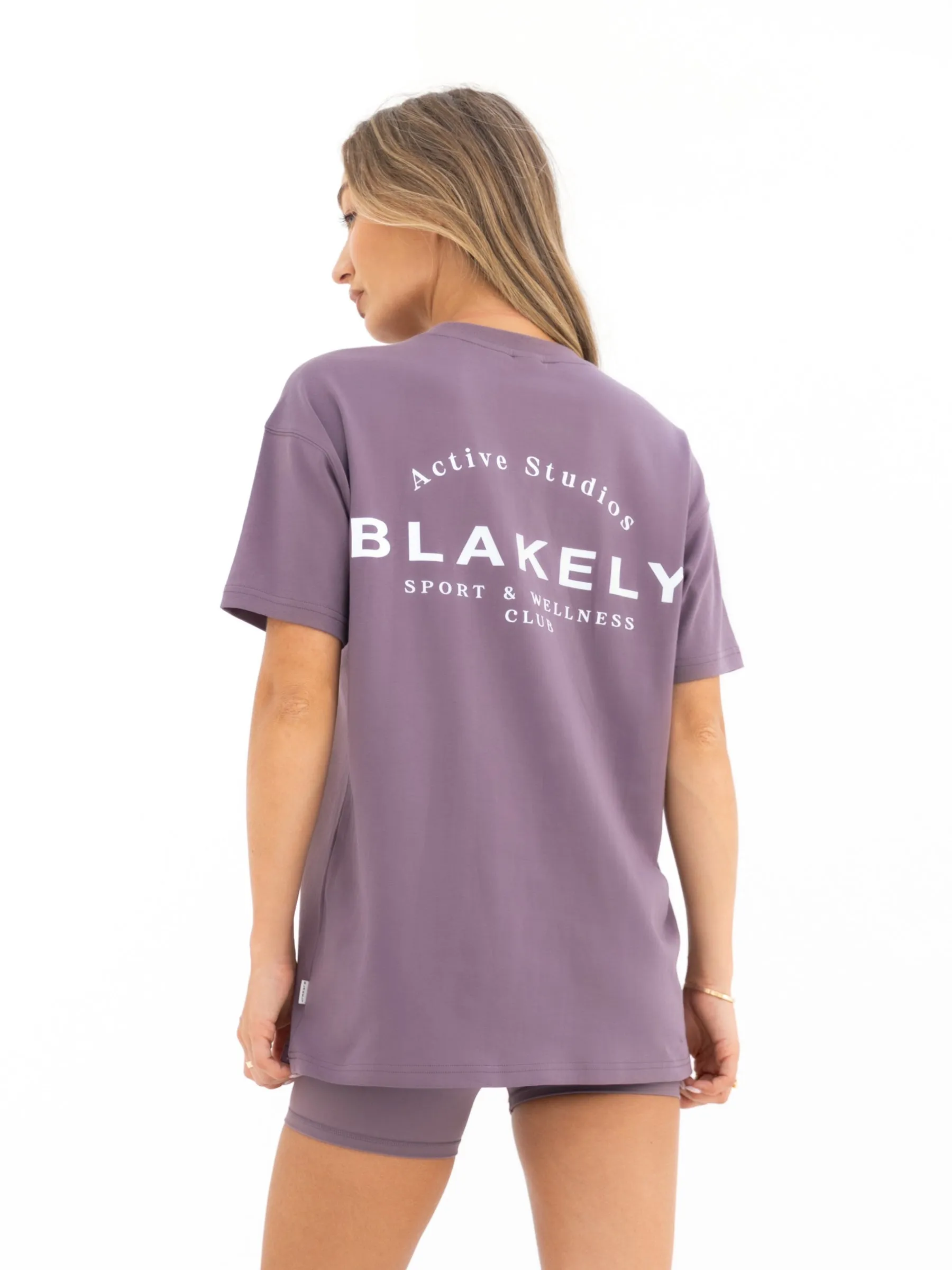 Tight fit sexiness Curved Active Studios Oversized T-Shirt - Grape