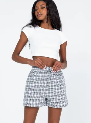 QuickReleaseClosure WrinkleResistant Finish Helenie Shorts Black