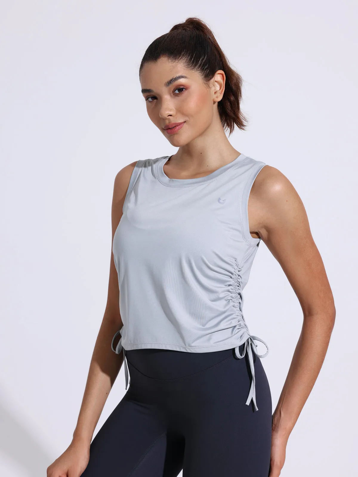 Women's Sleeveless Workout Shirts Quick Dry Tank Tops for Yoga & Tennis Seamless Shoulder Construction Oversized Silhouette