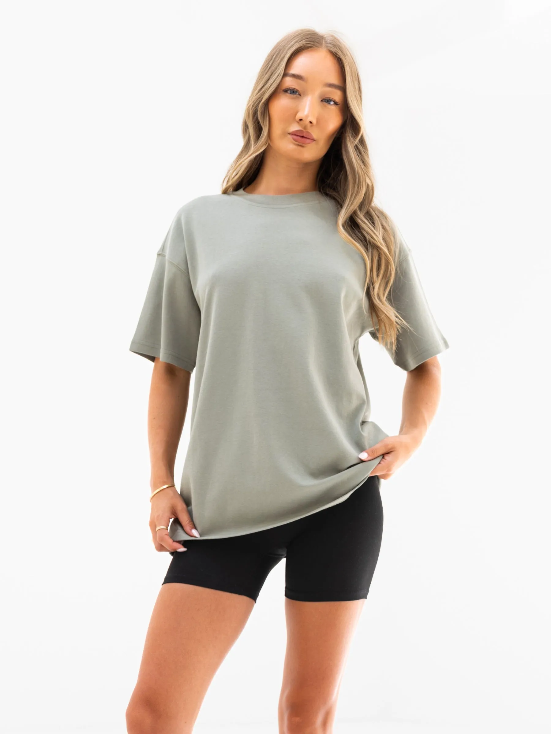 Isabel Oversized T-Shirt - Olive insulated Simple Comfort Look