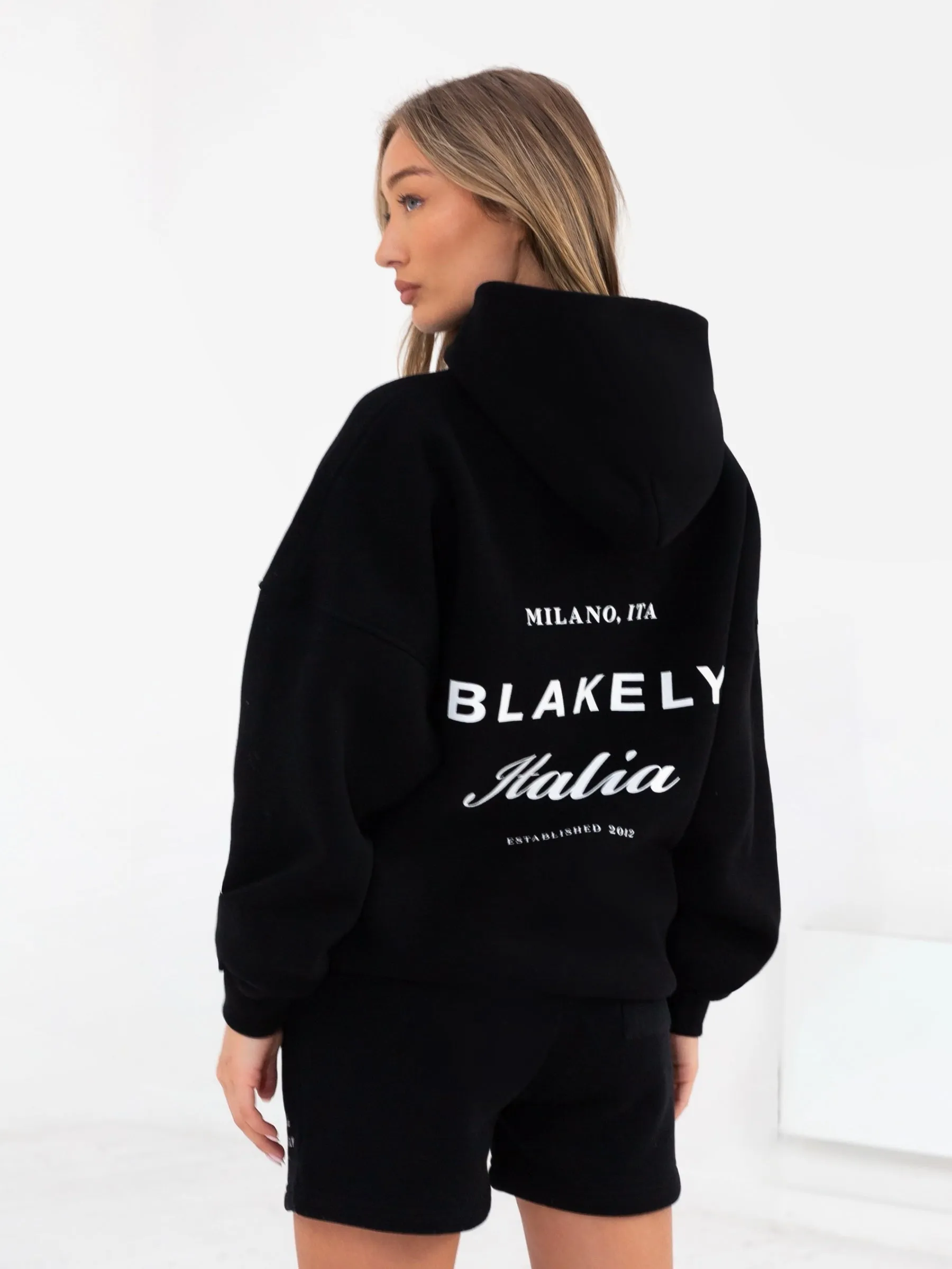 Italia Oversized Hoodie - Black Stylish Accessory