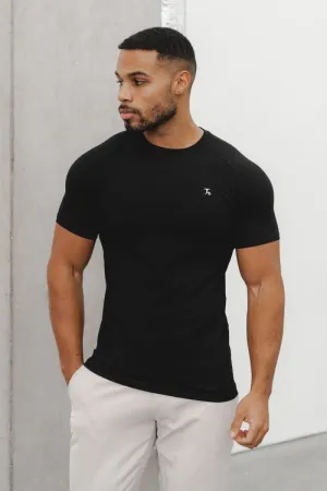 OUTLET SALEer Premium Athletic Fit T-Shirt in Black