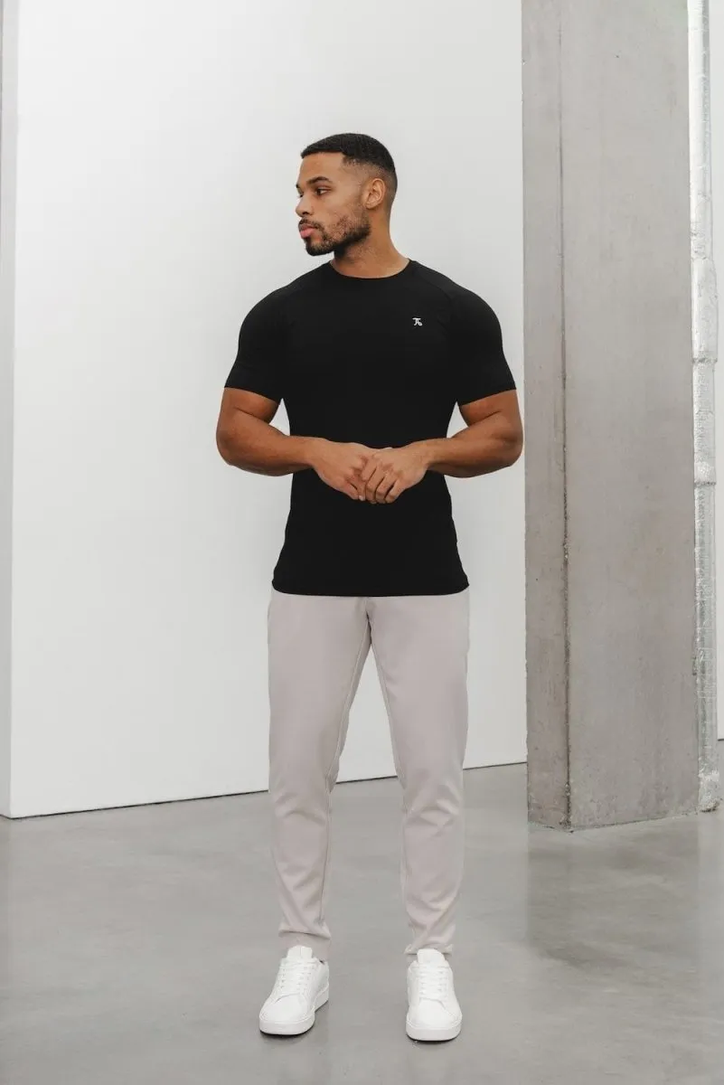 Premium Athletic Fit T-Shirt in Black Cozy and Light High-End Quality