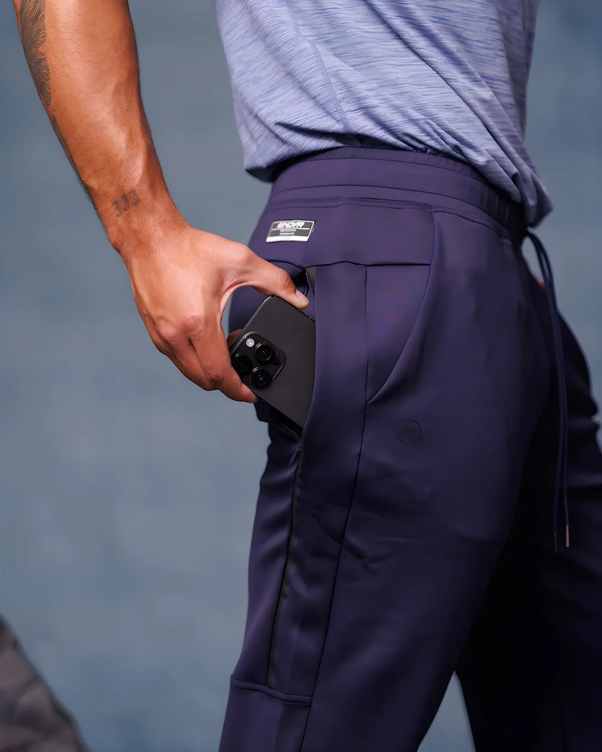 DoubleLayeredEdging FlexSeamTechnology The Dynamic Warm Up Jogger | Navy