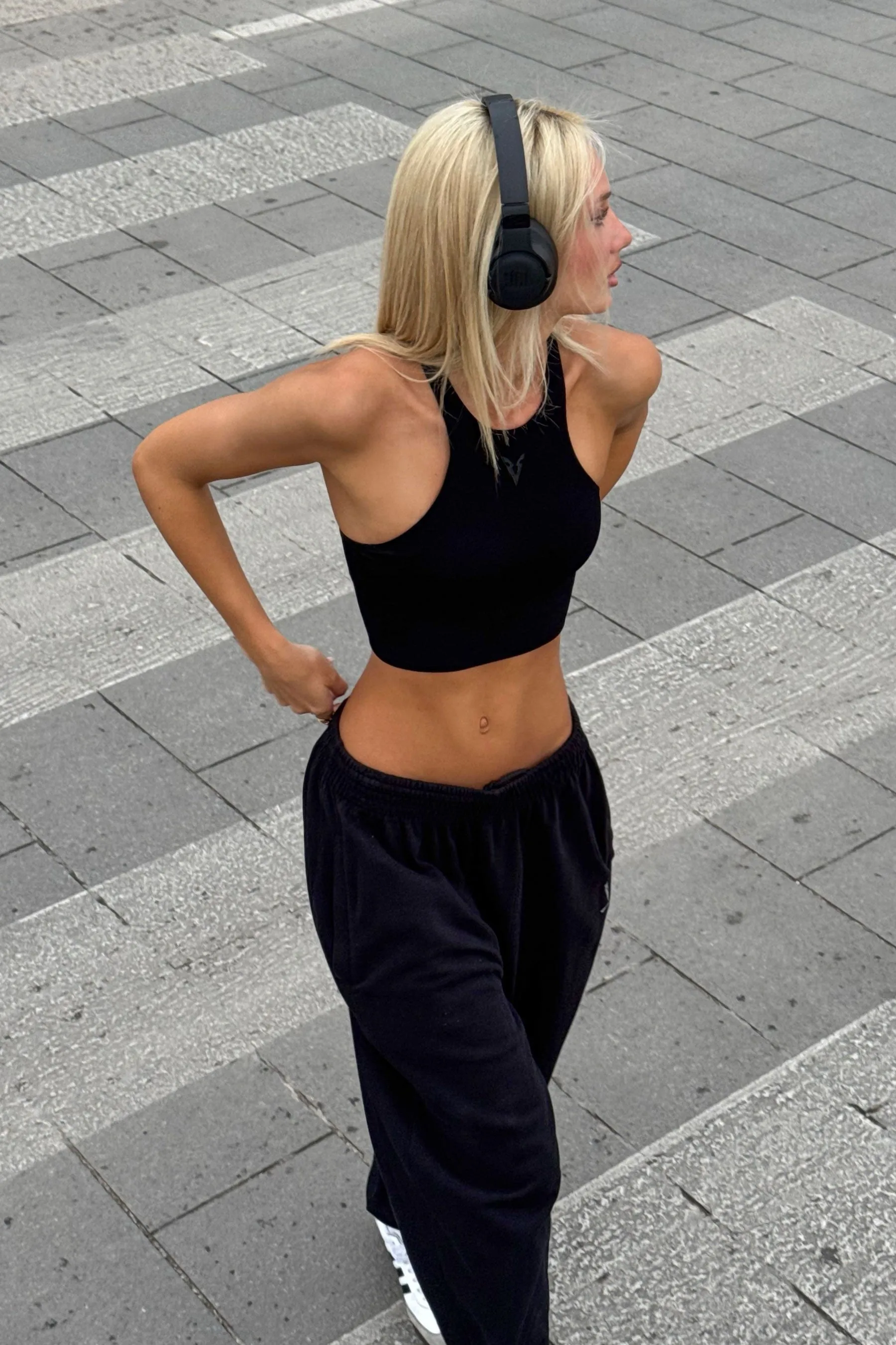 SPORTS BRA ULTRA LONG SEAMLESS  - Black Breathable Support Multi Directional Support