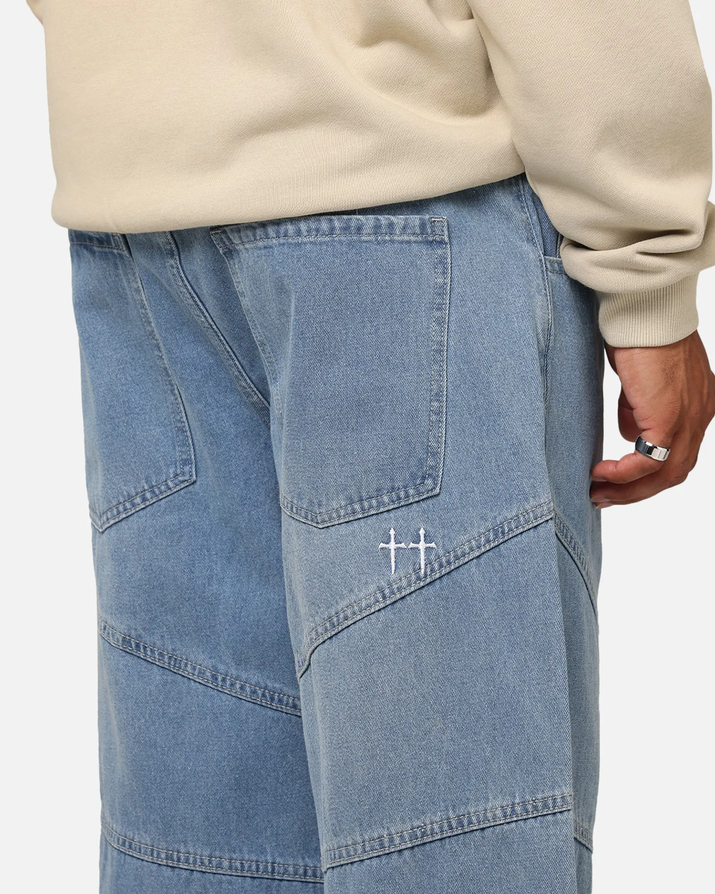 Travel Outfit Street Fashion Creative Look Casual Energy Saint Morta Amplus Armoury Jeans Mid Blue