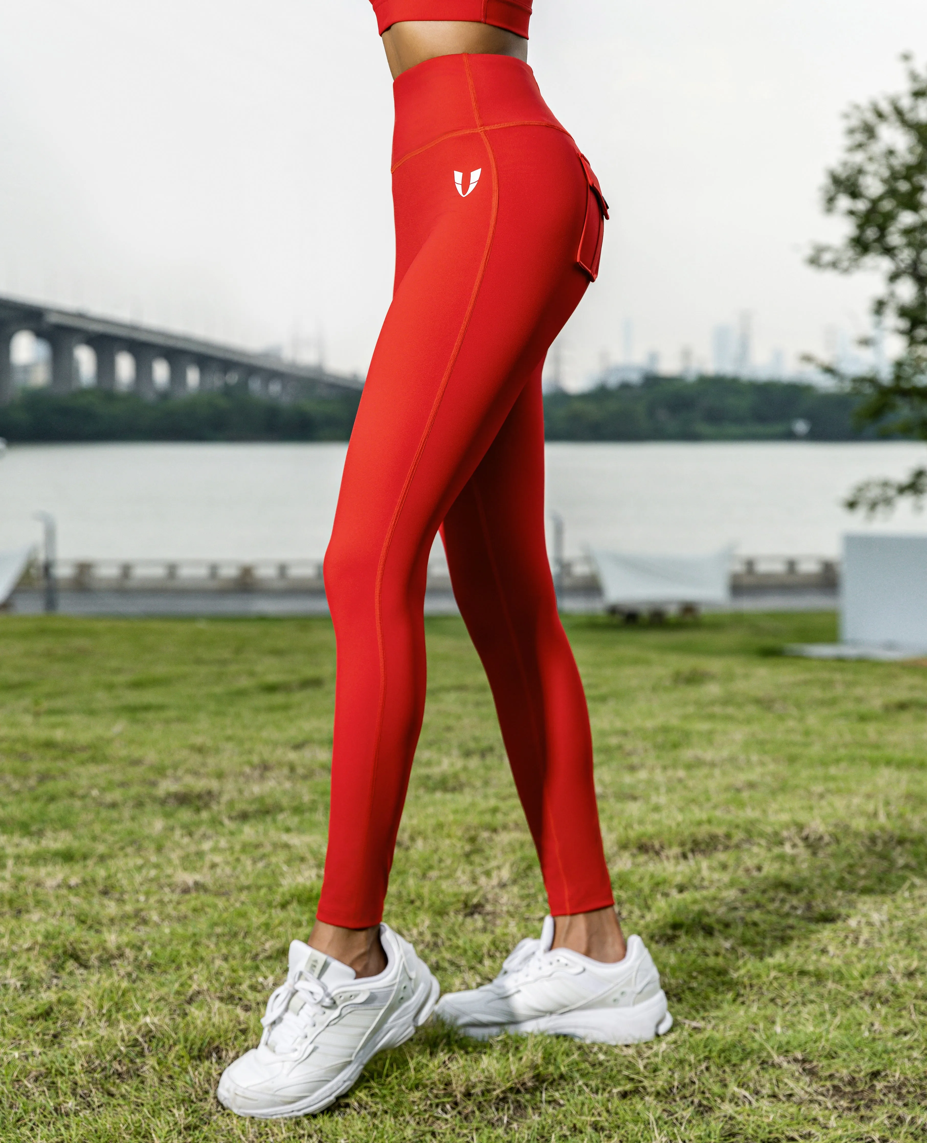 Powerful Belted Cargo leggings - Red Postpartum Fit Airport Travel