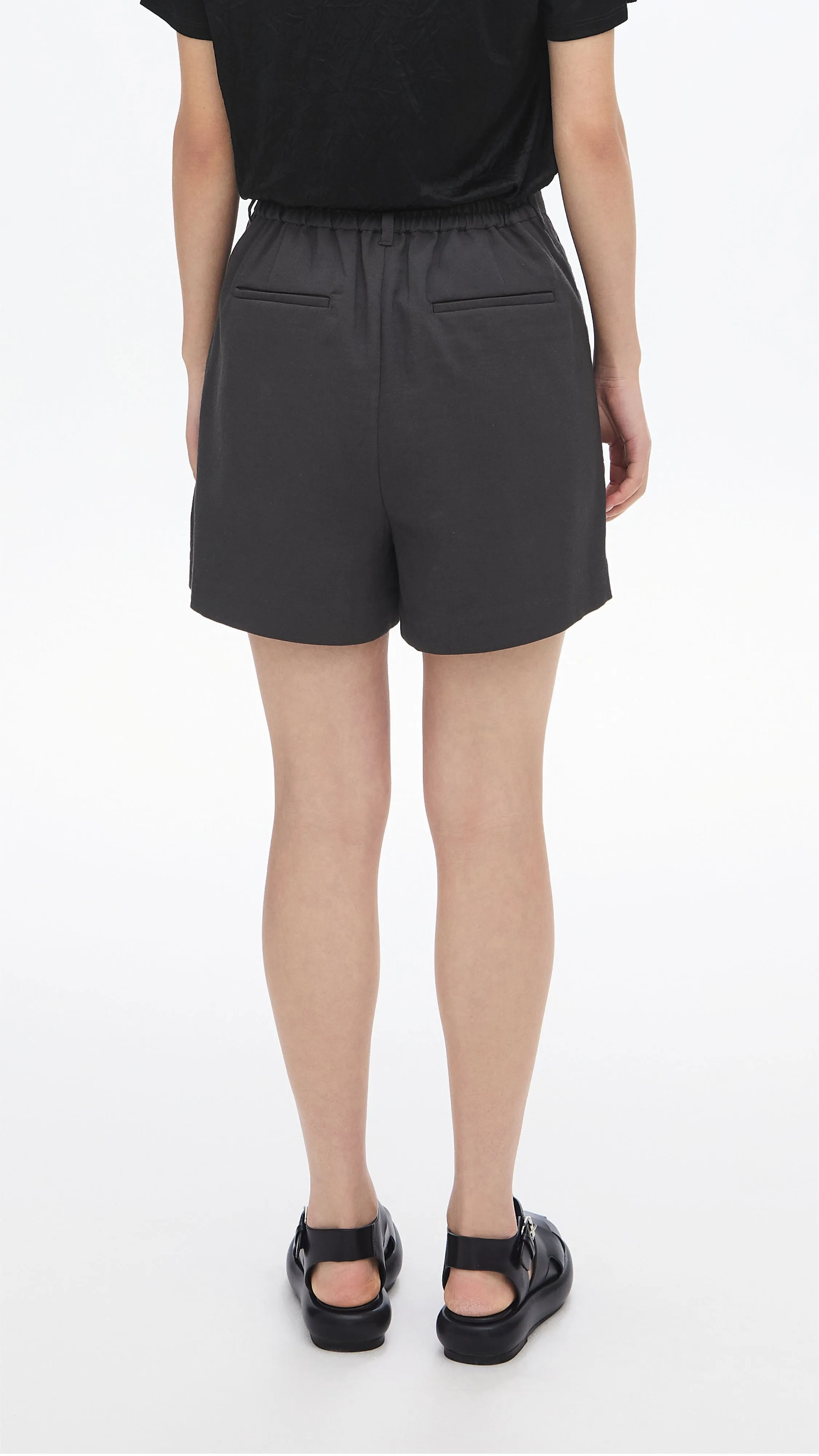 Leather Core WrinkleResistantClothing Pleated Shorts