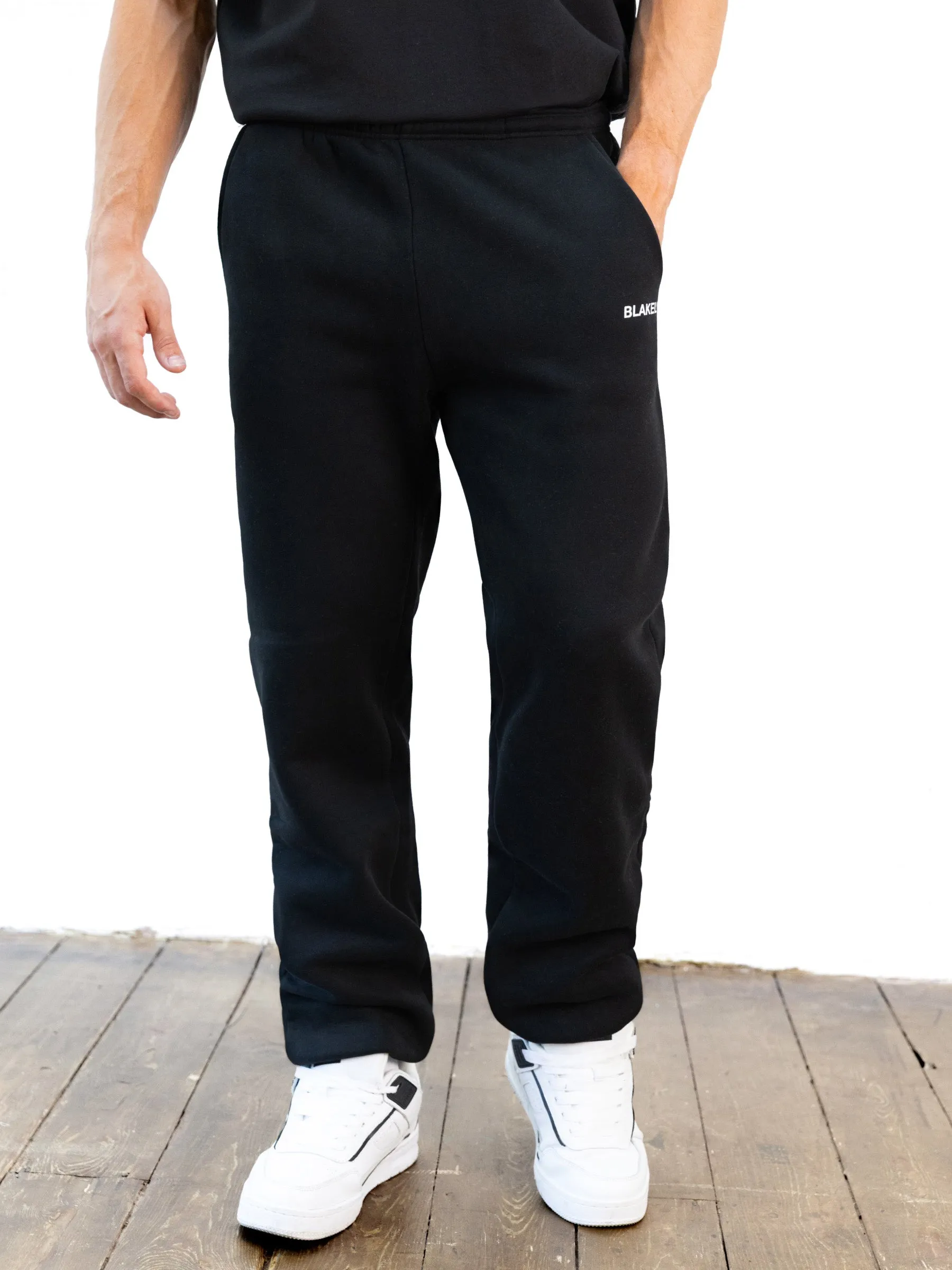 Comfortable Waistband Outdoor Friendly Italic Relaxed Sweatpants - Black