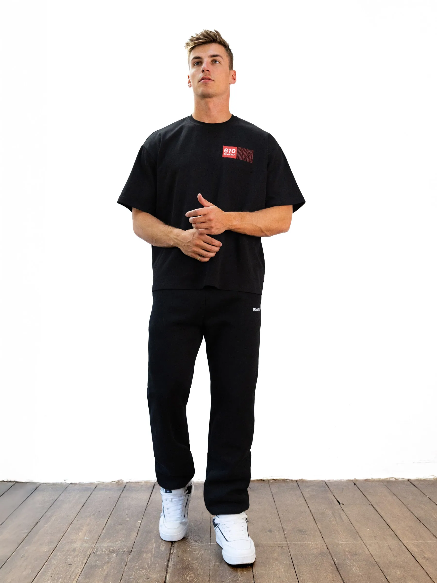 Italic Relaxed Sweatpants - Black Comfortable Leg