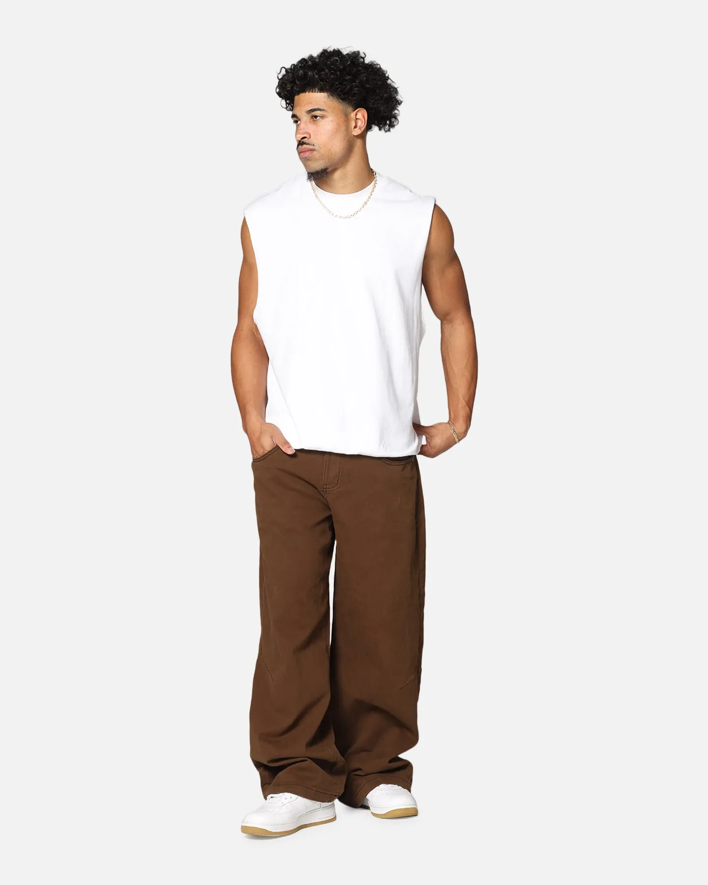 Festival Outfit Minimalist Style Saint Morta Amplus Jeans Vintage Brown