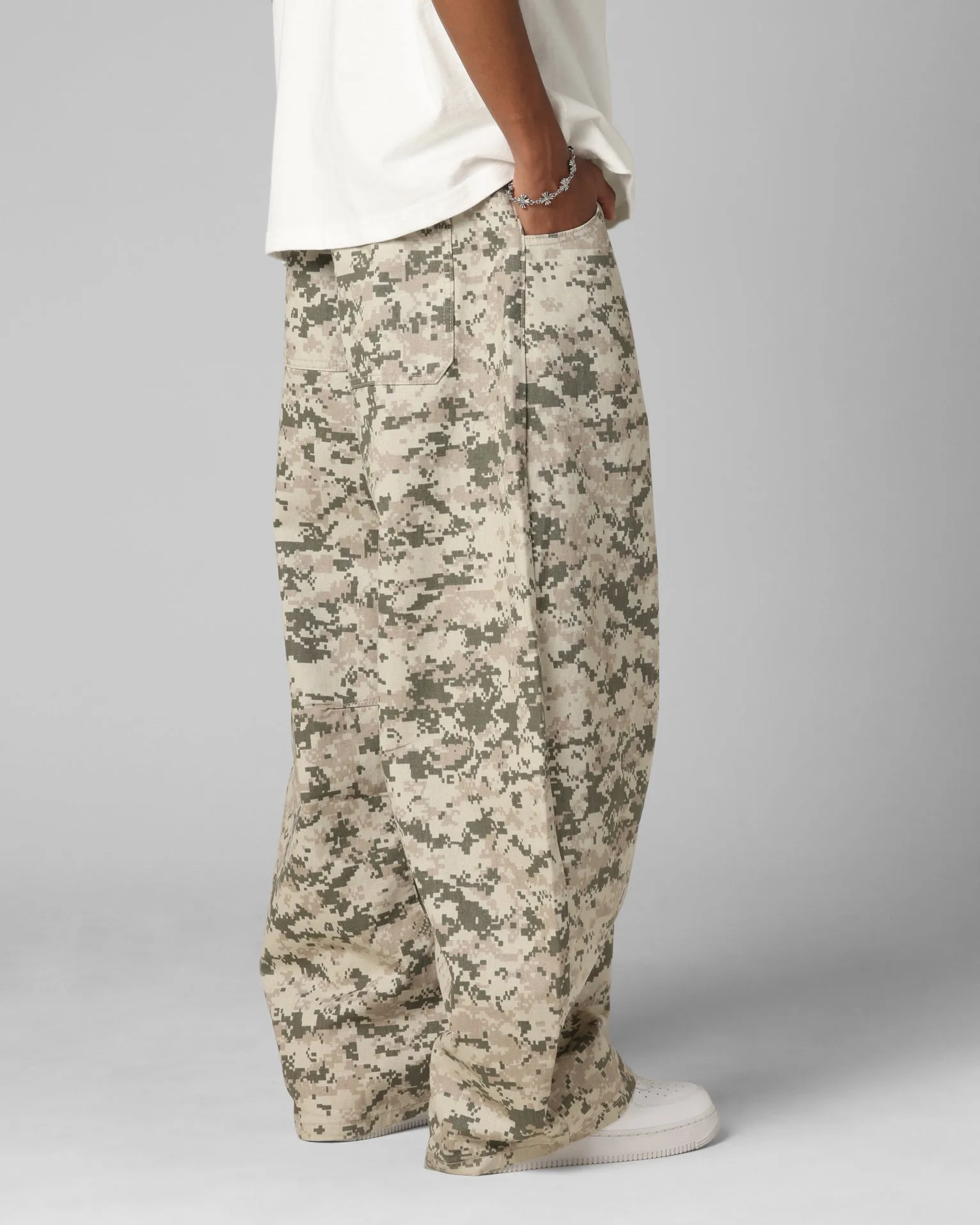 Water Efficient Wash Process Textured Family Style Autumn Days Loiter F-16 Balloon Jeans Digi Camo
