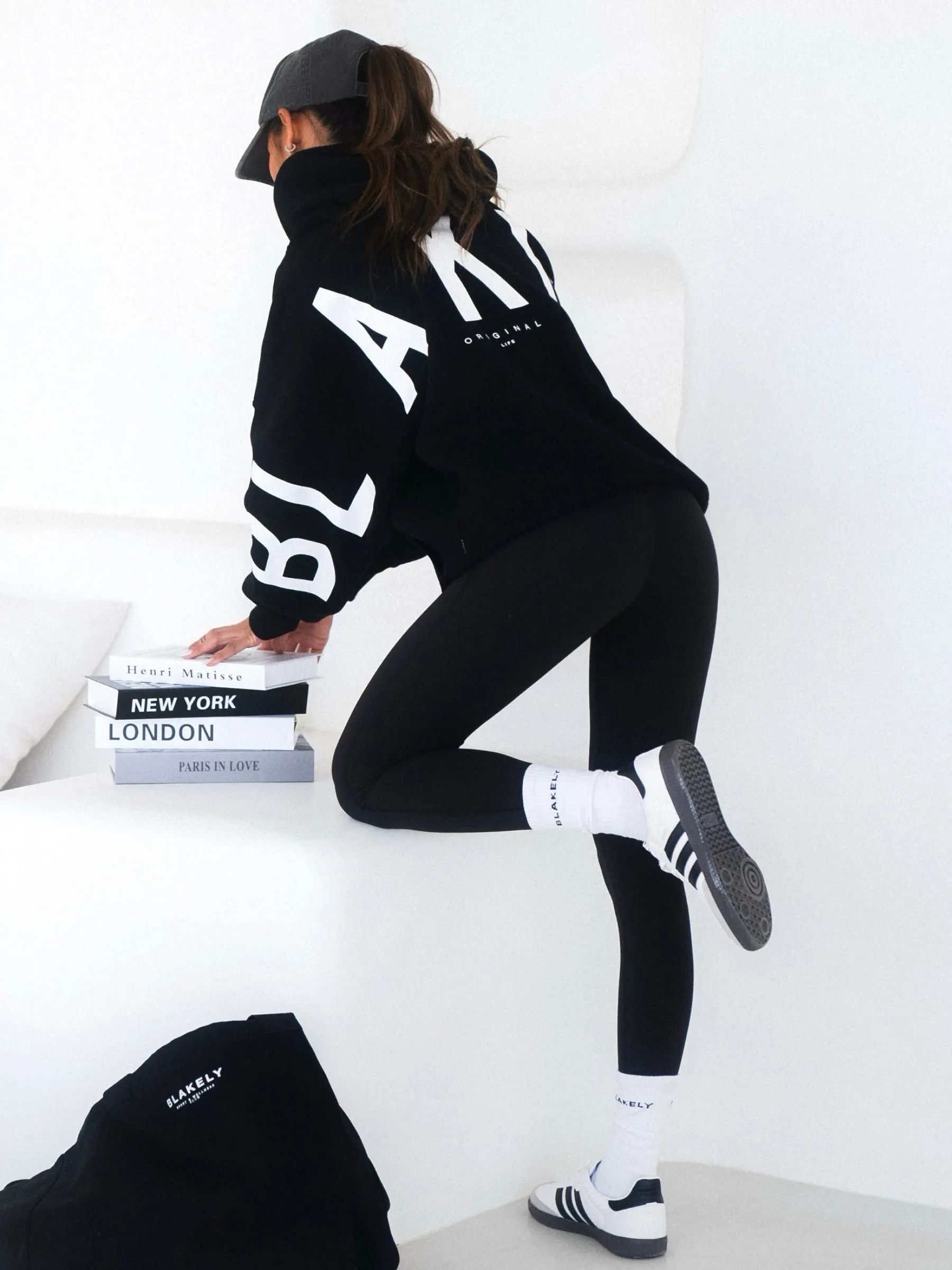 Lightweight Warmth Isabel Oversized Hoodie - Black