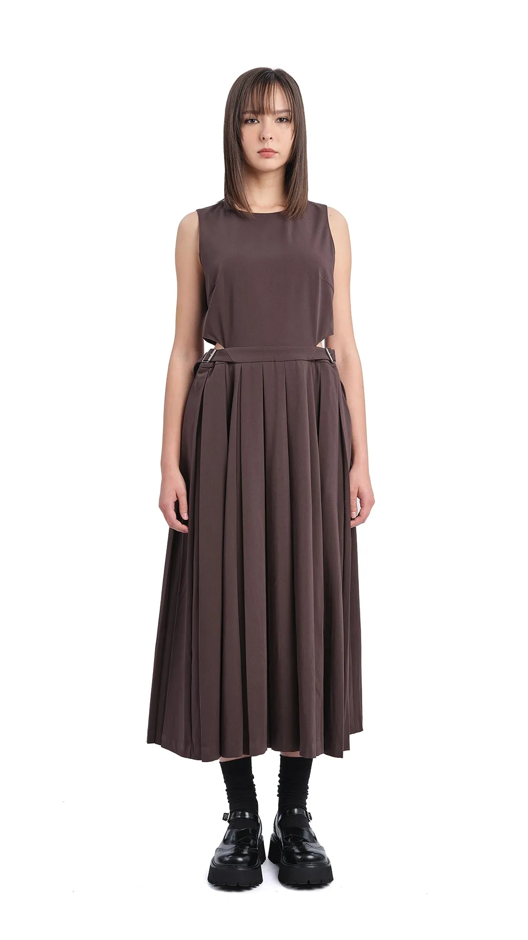 Model Edge Beach Fit Pleated Cut-out Dress