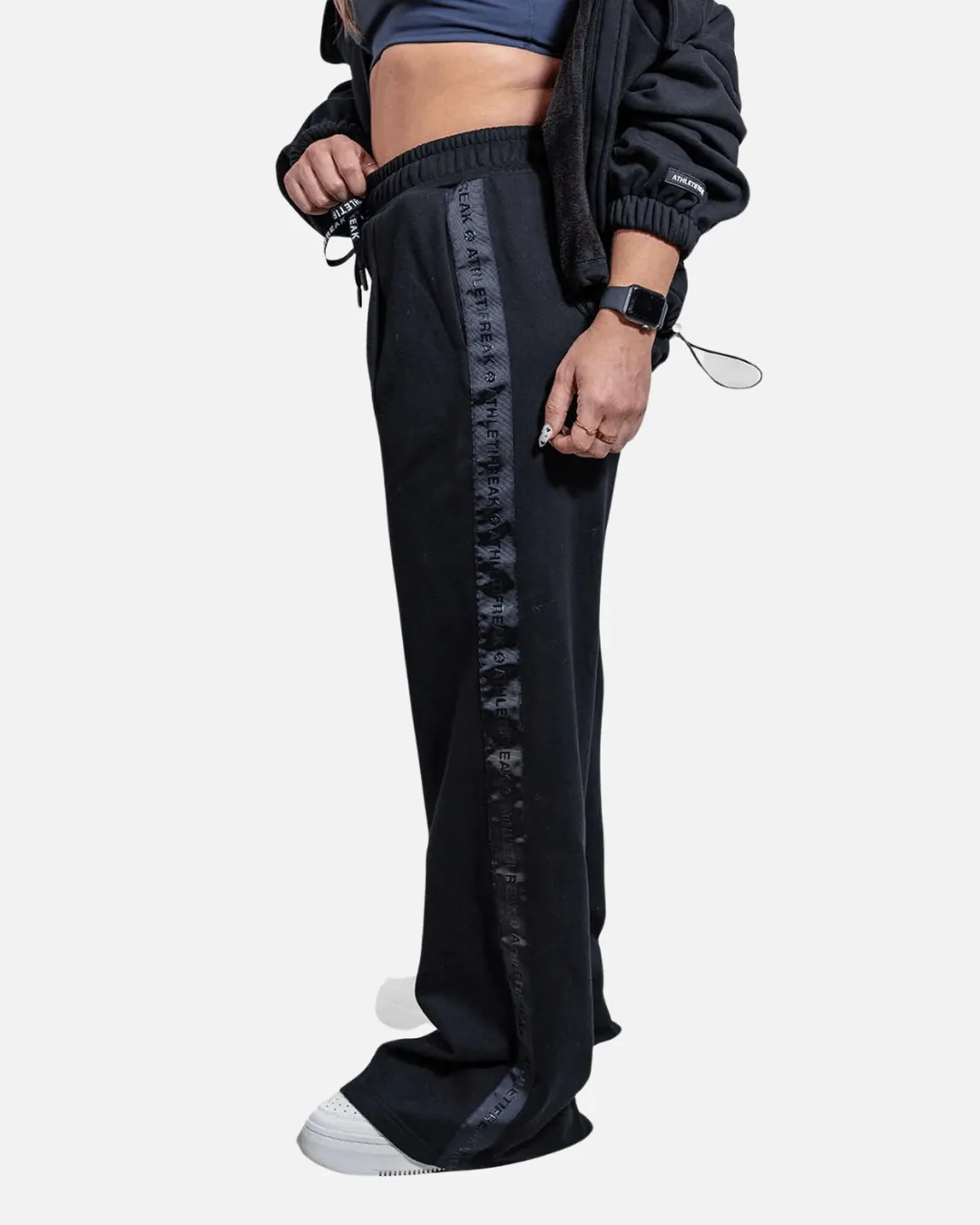 Smooth Fit Lining Reflective accents [ULTRALUX] Weekender Pants - Black