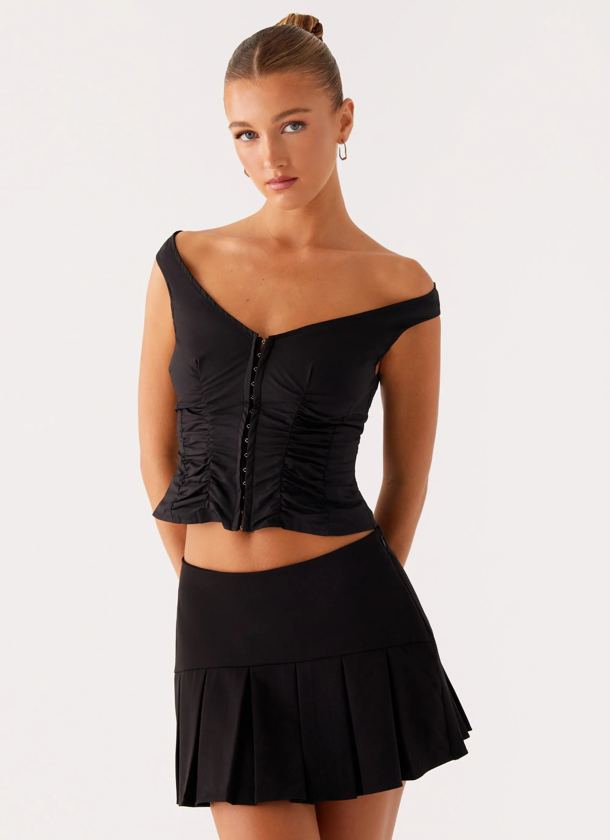 Neutral Mood Relaxed Style Shelby Pleated Mini Skirt - Black
