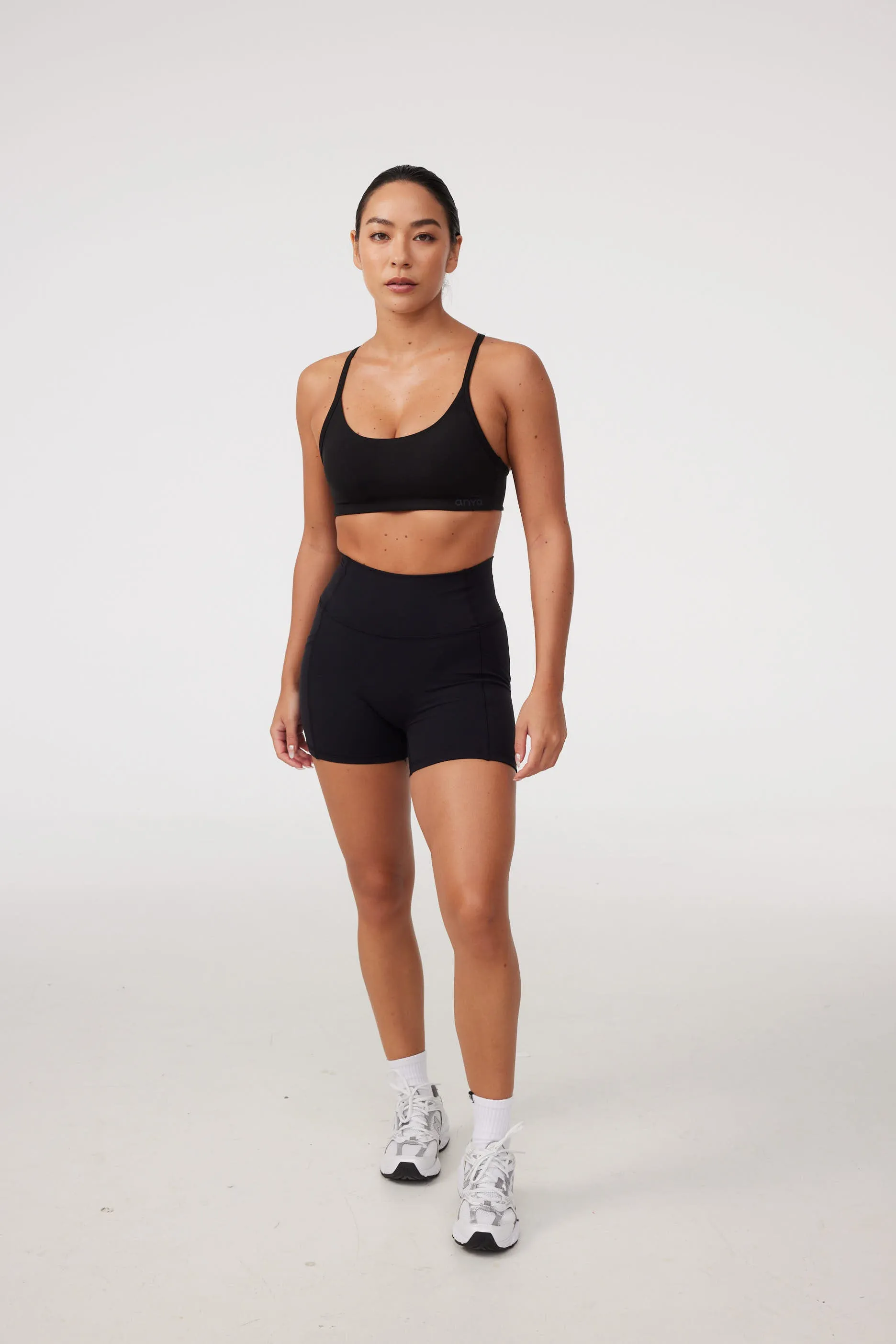 Anti Chafe Design Scoop neck Twist Bra in Black Sesame