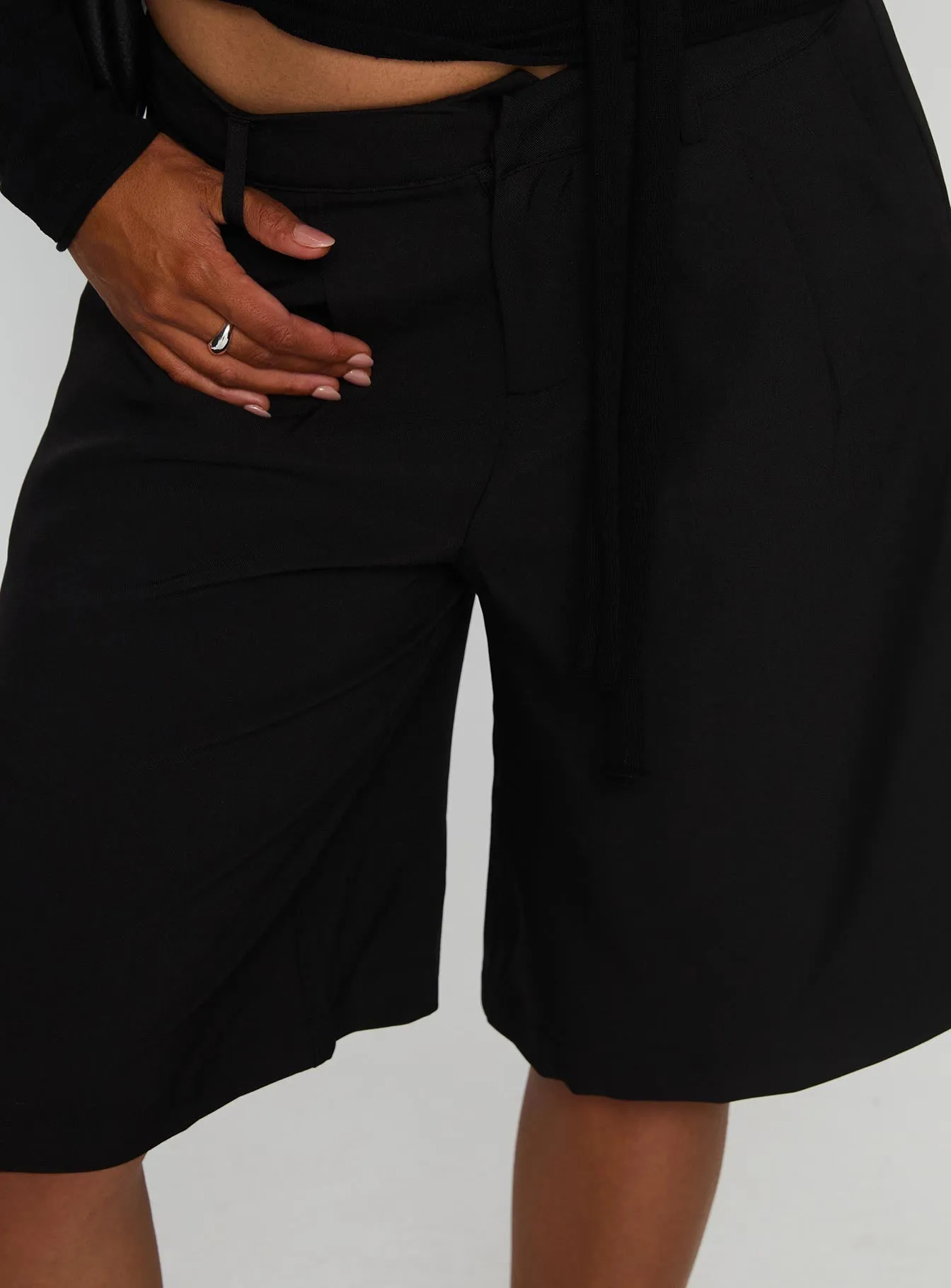 Hero Mode Convertible Style Brynah Pintuck Tailored Short Black