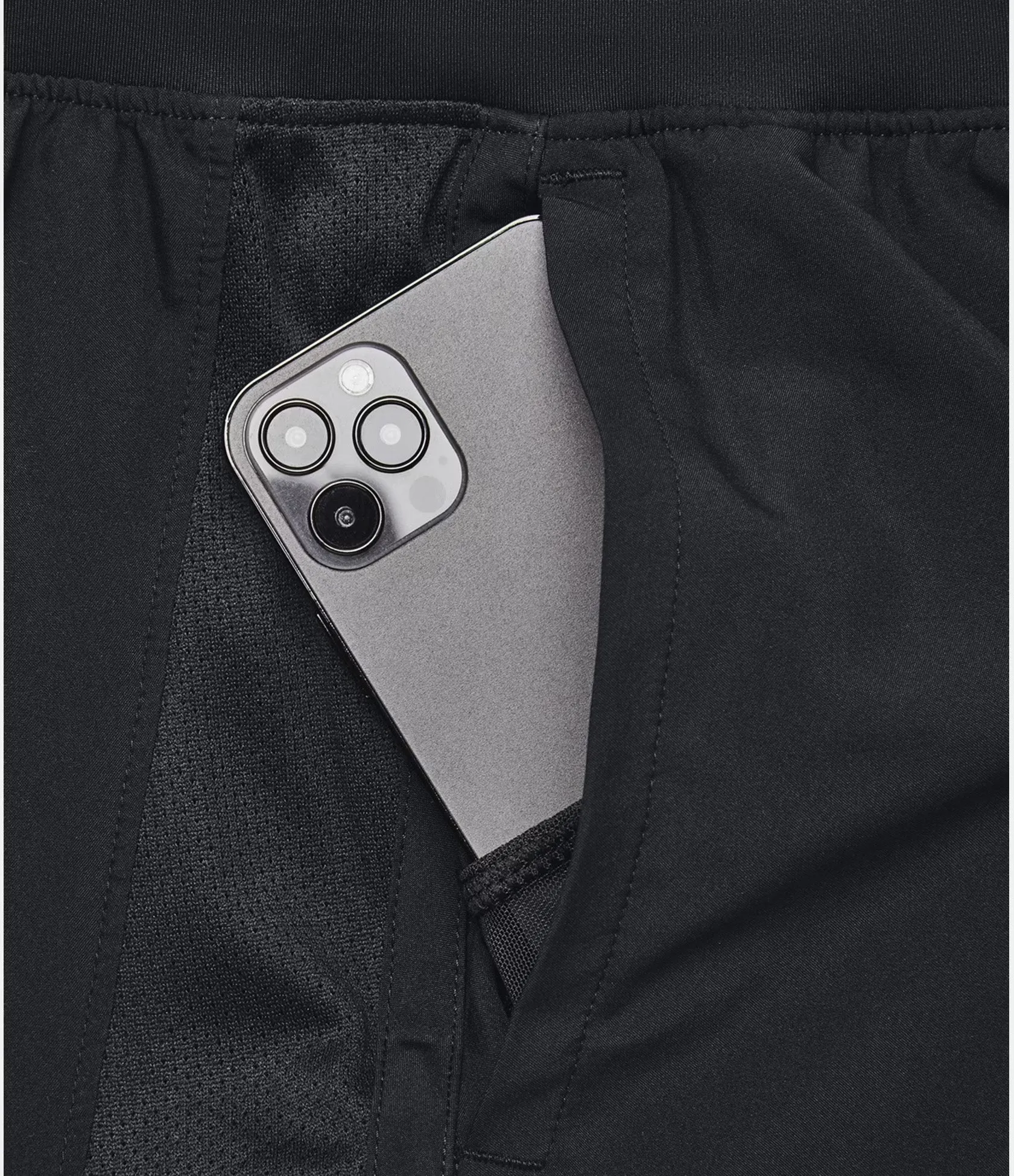 Low Profile Closure System Ergonomic Panel Design Under Armour Launch 2 In 1 Mens Running Shorts - Black
