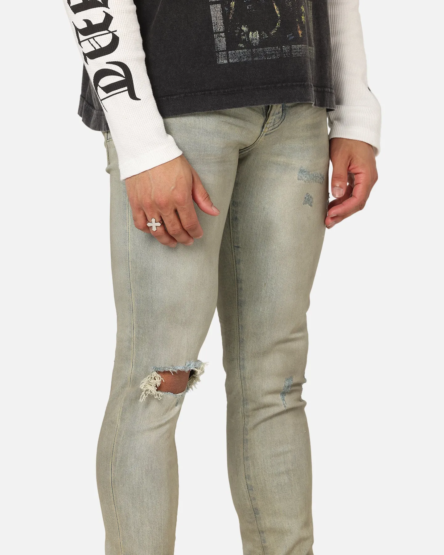 Weekend Style Outdoor Adventure Weekend Warrior Creative Look Modern Saint Morta Dynasty Dirty Distressed Jeans Dirty Denim