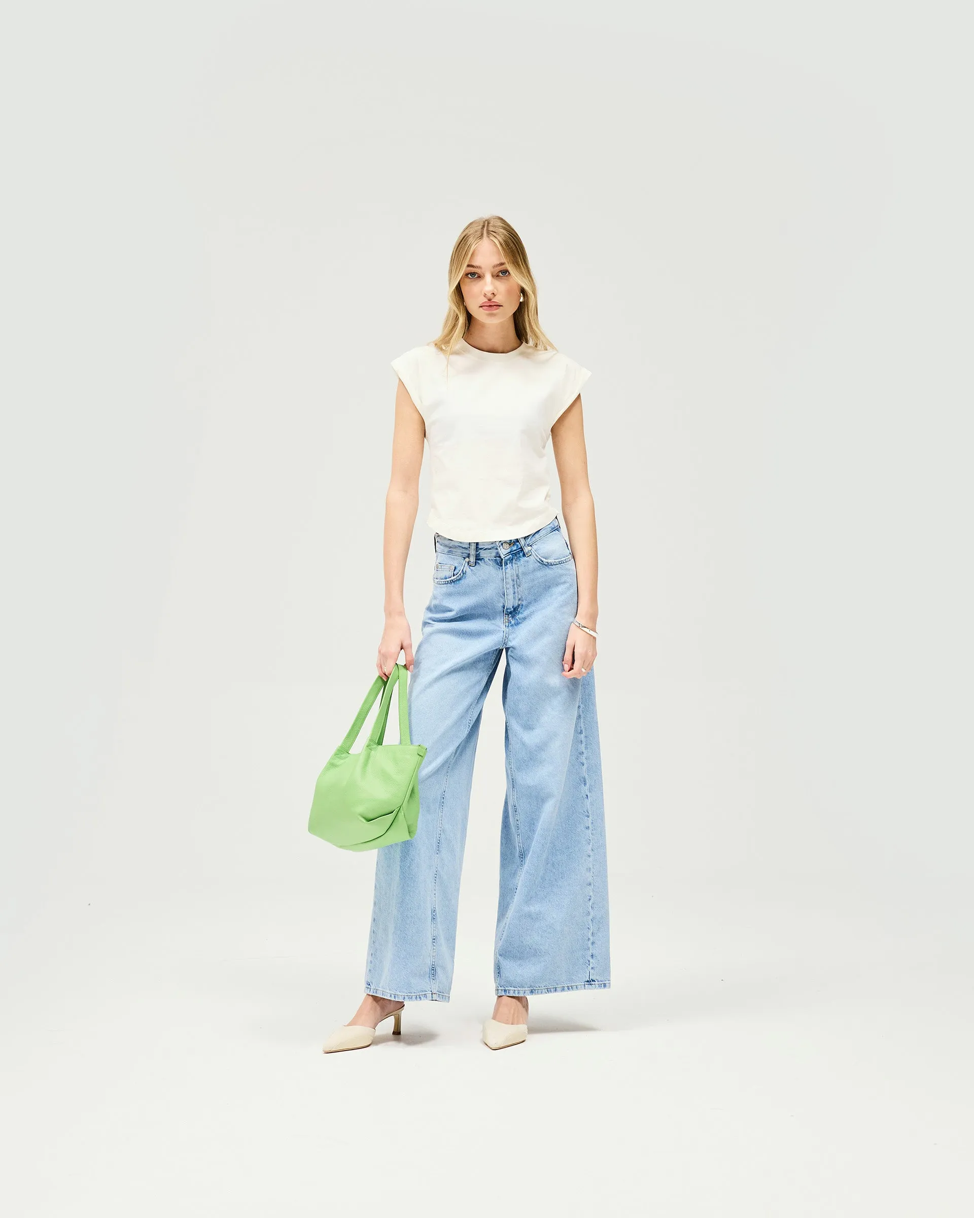 Mid Rise Wide Leg Jean - Washed Blue Work Meeting Weekend Style Streetwear Fan Neat Look