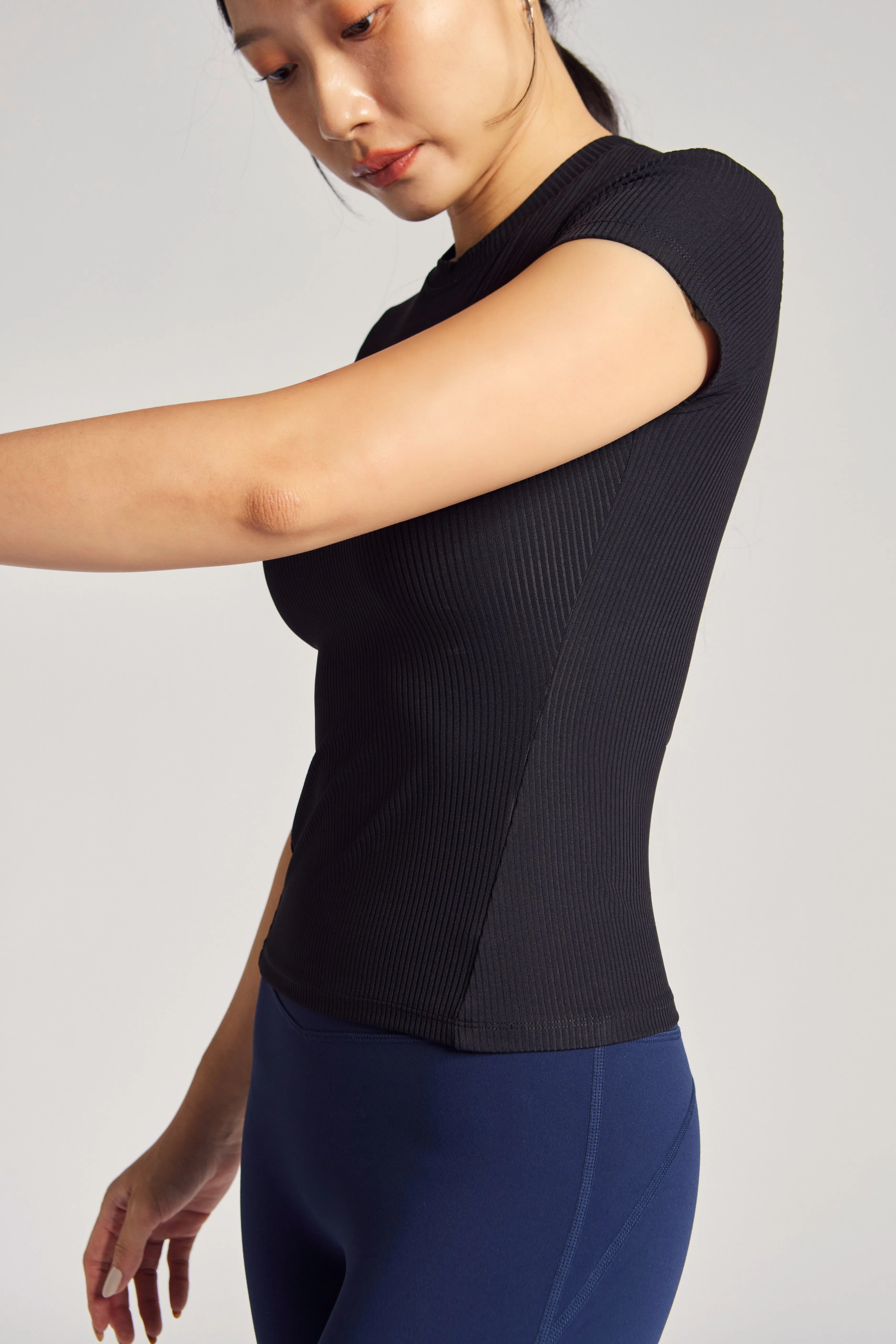 SeamFreeShoulders Like A Hug Tee (Rib) in Black Sesame