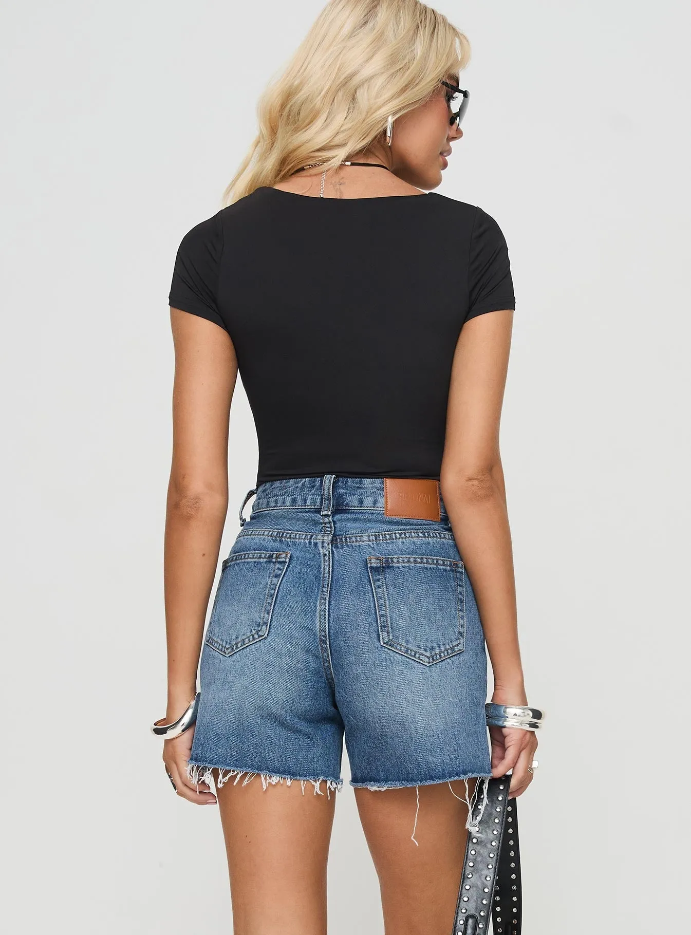 Hayelle Denim Shorts Mid Blue Hero Glow Modern Ease