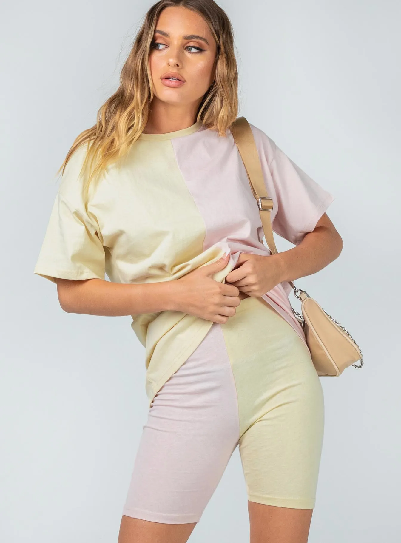 Elisia Shorts Yellow / Pink Focus Fit Rain Proof
