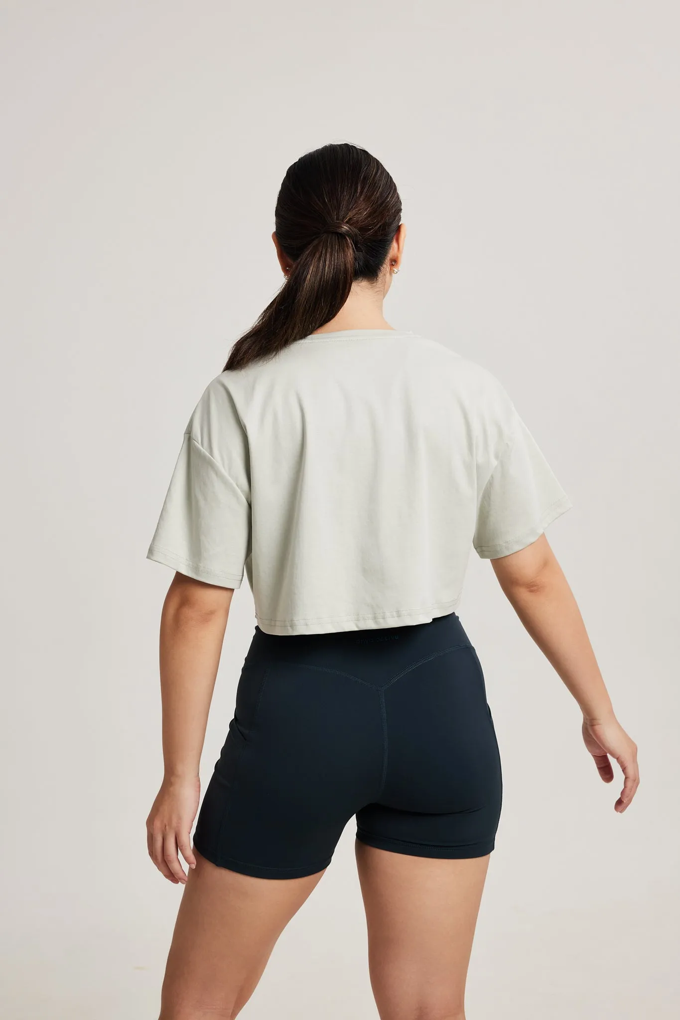 EnhancedDurabilityFinish EcoFriendlyMaterial Oversized Crop Tee in Slate