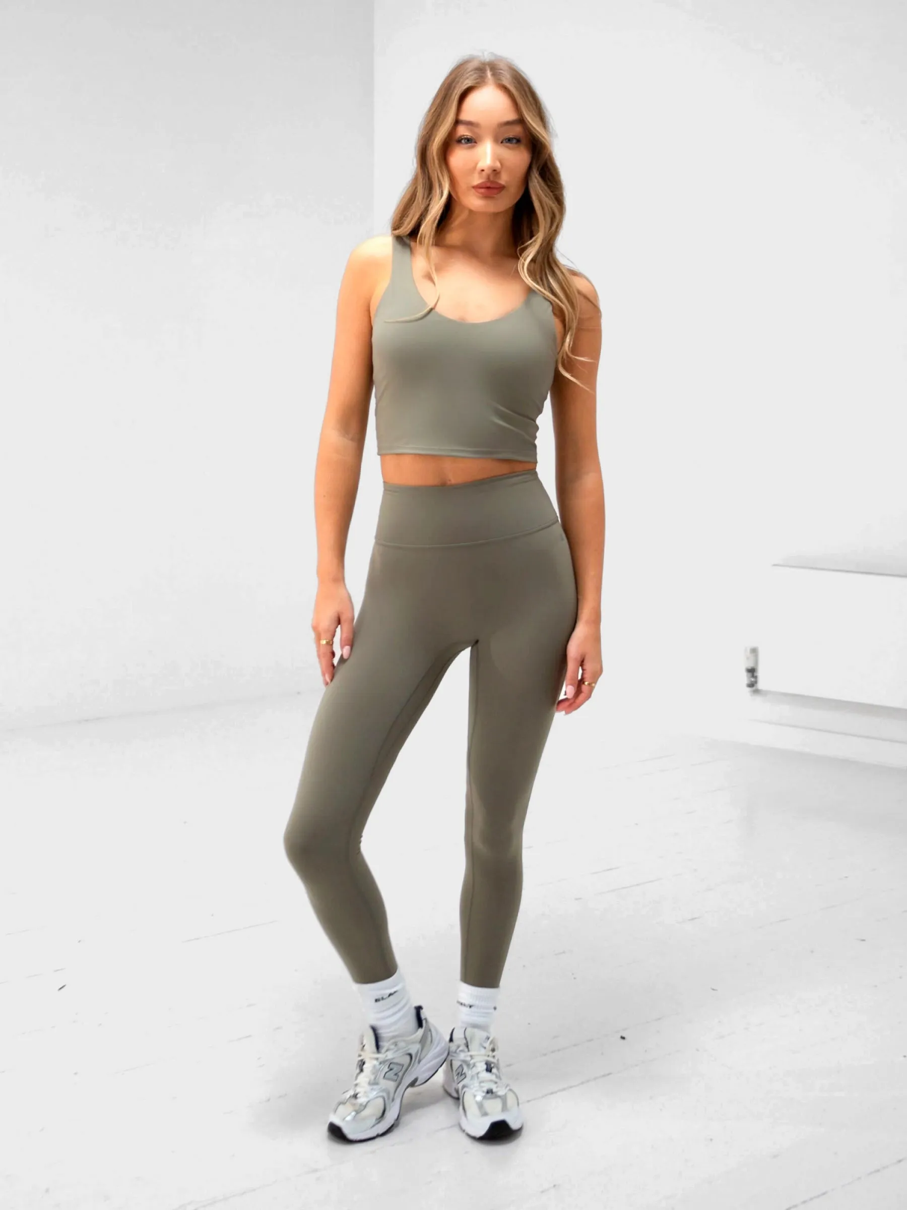 Morning Stretch Minimalist Style Stretch Feel Apex Pro Compression Leggings - Safari Green