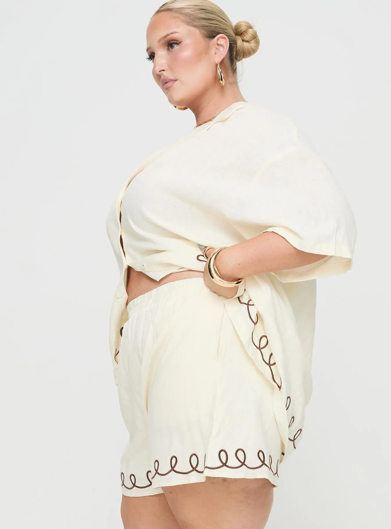 Jamari Linen Blend Shorts Cream / Brown Curve Silent Mood