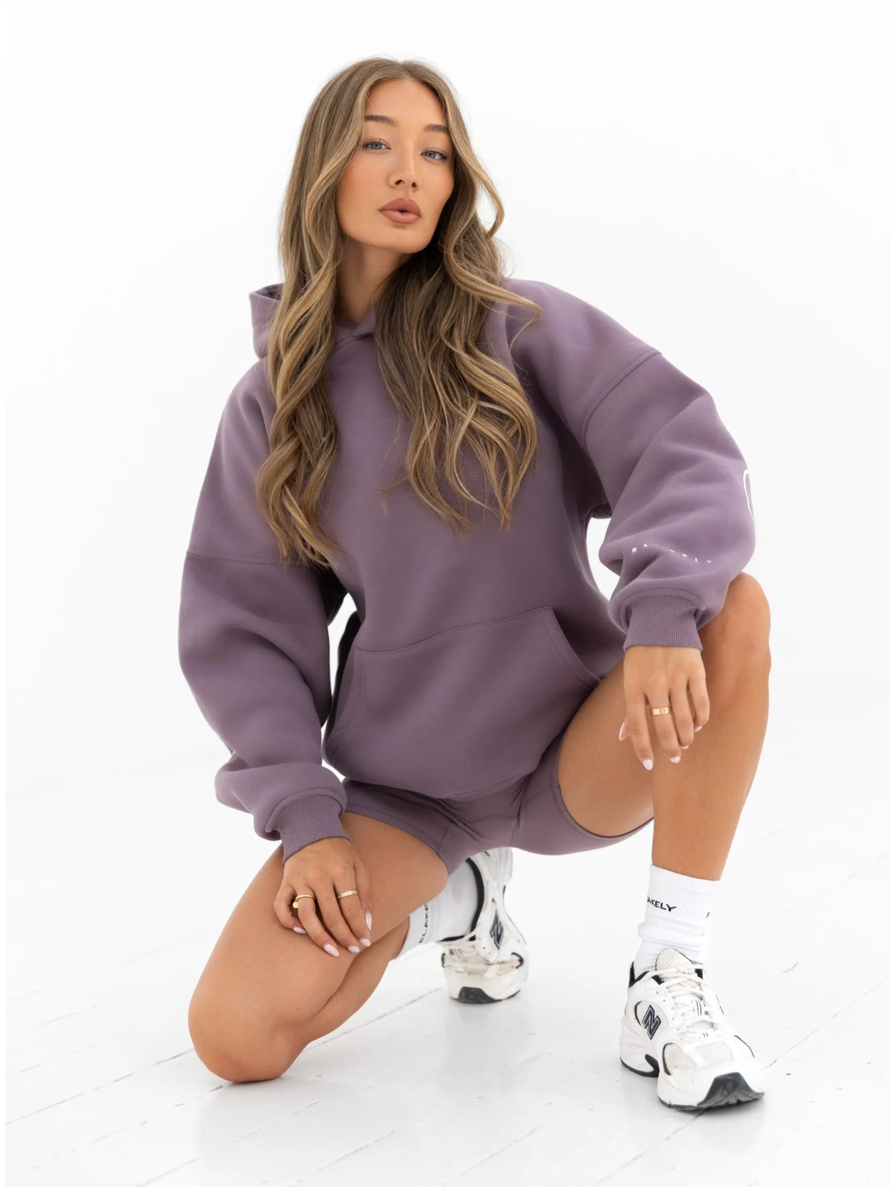 Airport Lounge Outline Isabel Oversized Hoodie - Grape