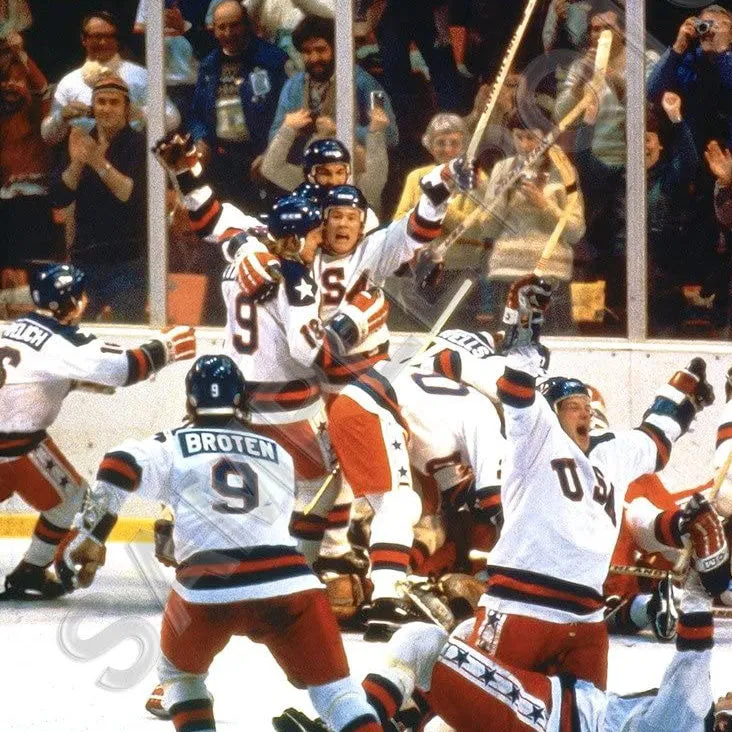 1980 USA Hockey? Shield Crewneck Sweatshirt Trend Sense Earth Tones