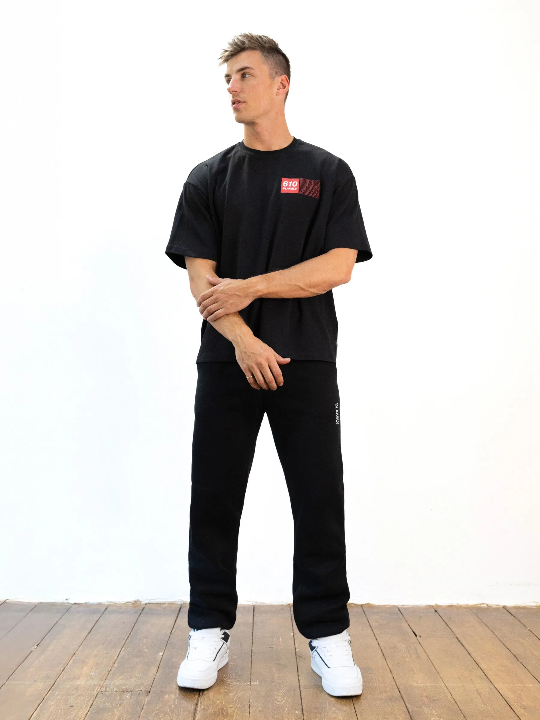 Italic Linear Relaxed Sweatpants - Black Multi Pocket Design Thermal Regulating Fabric