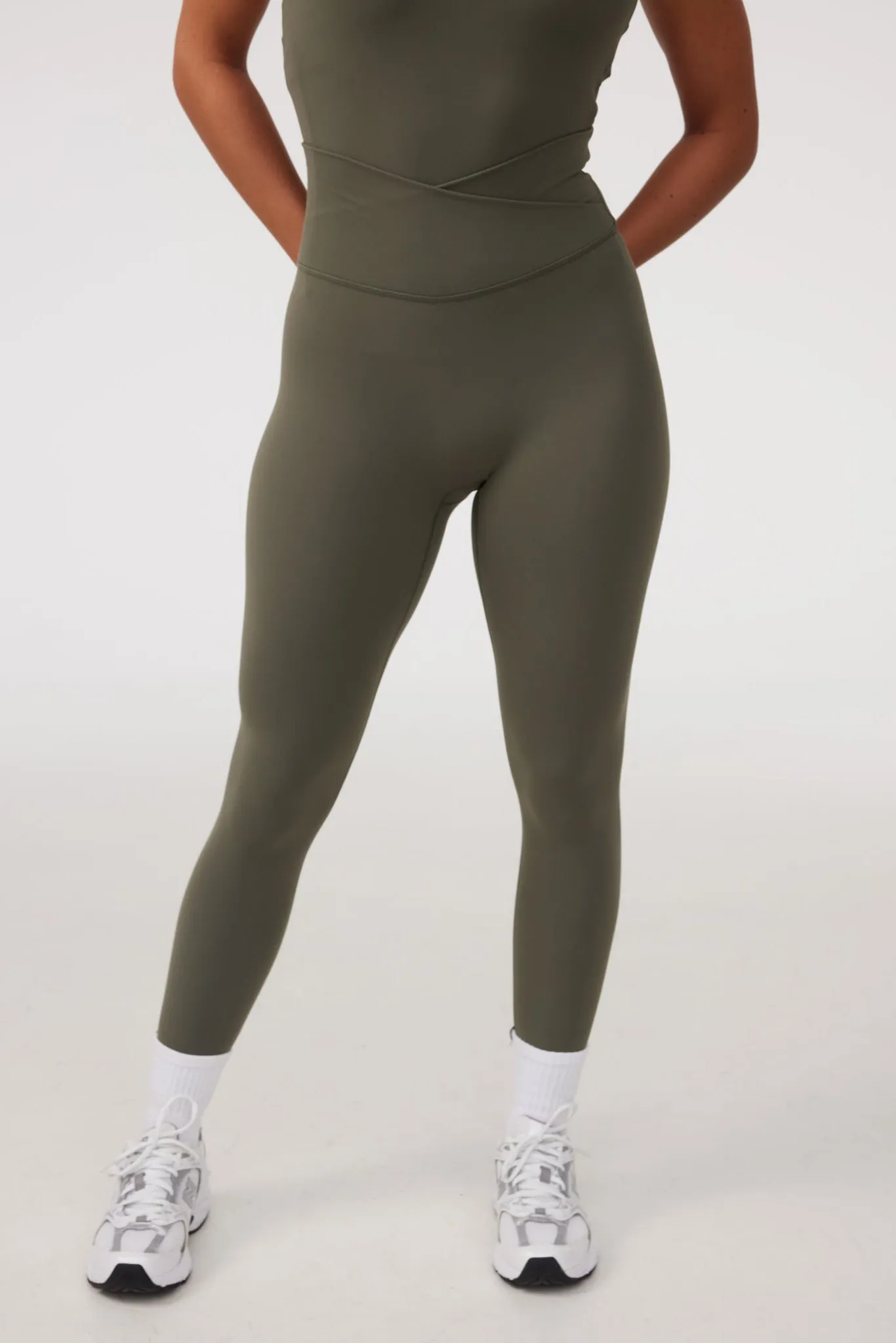 For Men Studio Practice Chill Day V Leggings (Full 24") in Avocado