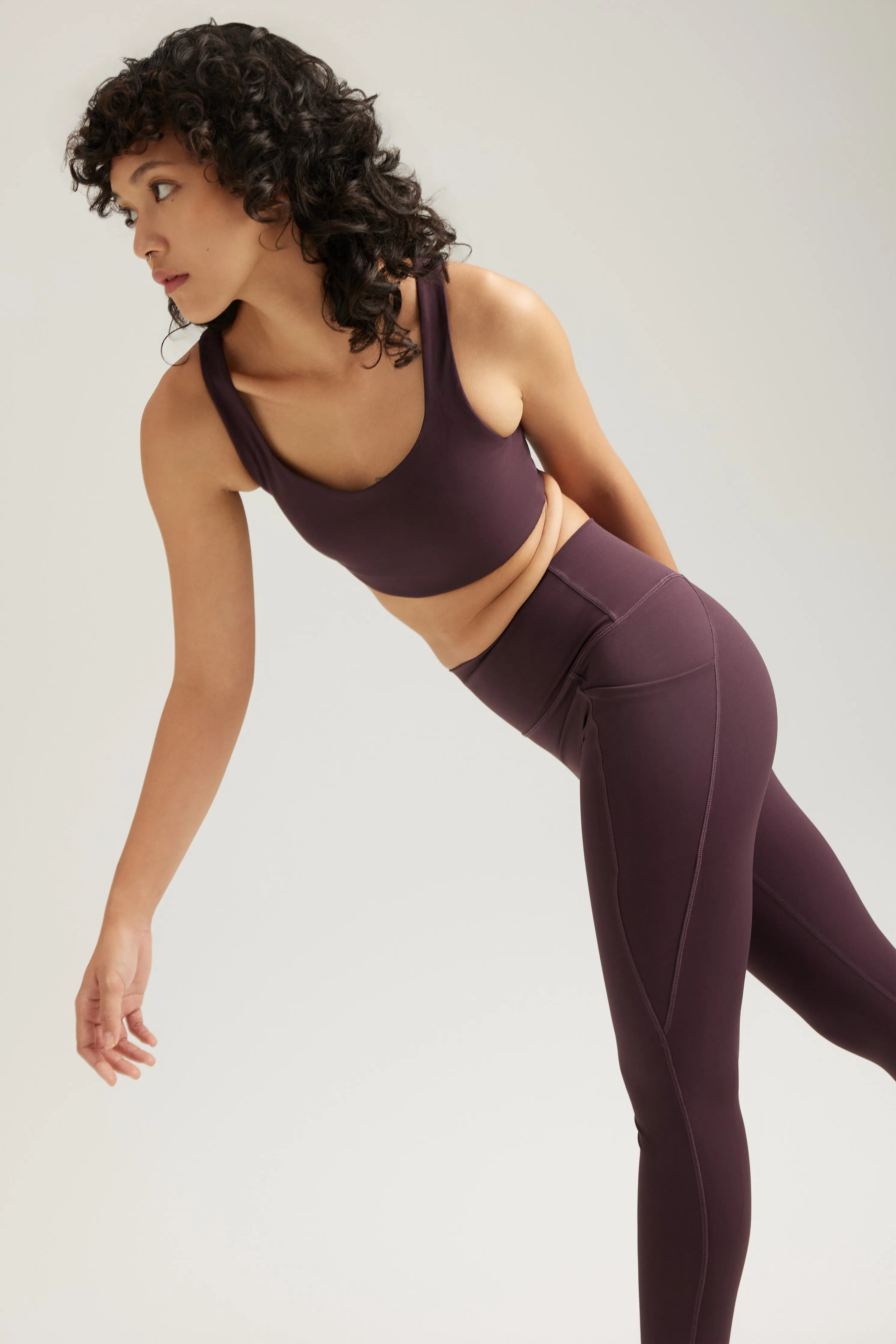 V-neck seams Circle Back Bra 2.0 in Grape