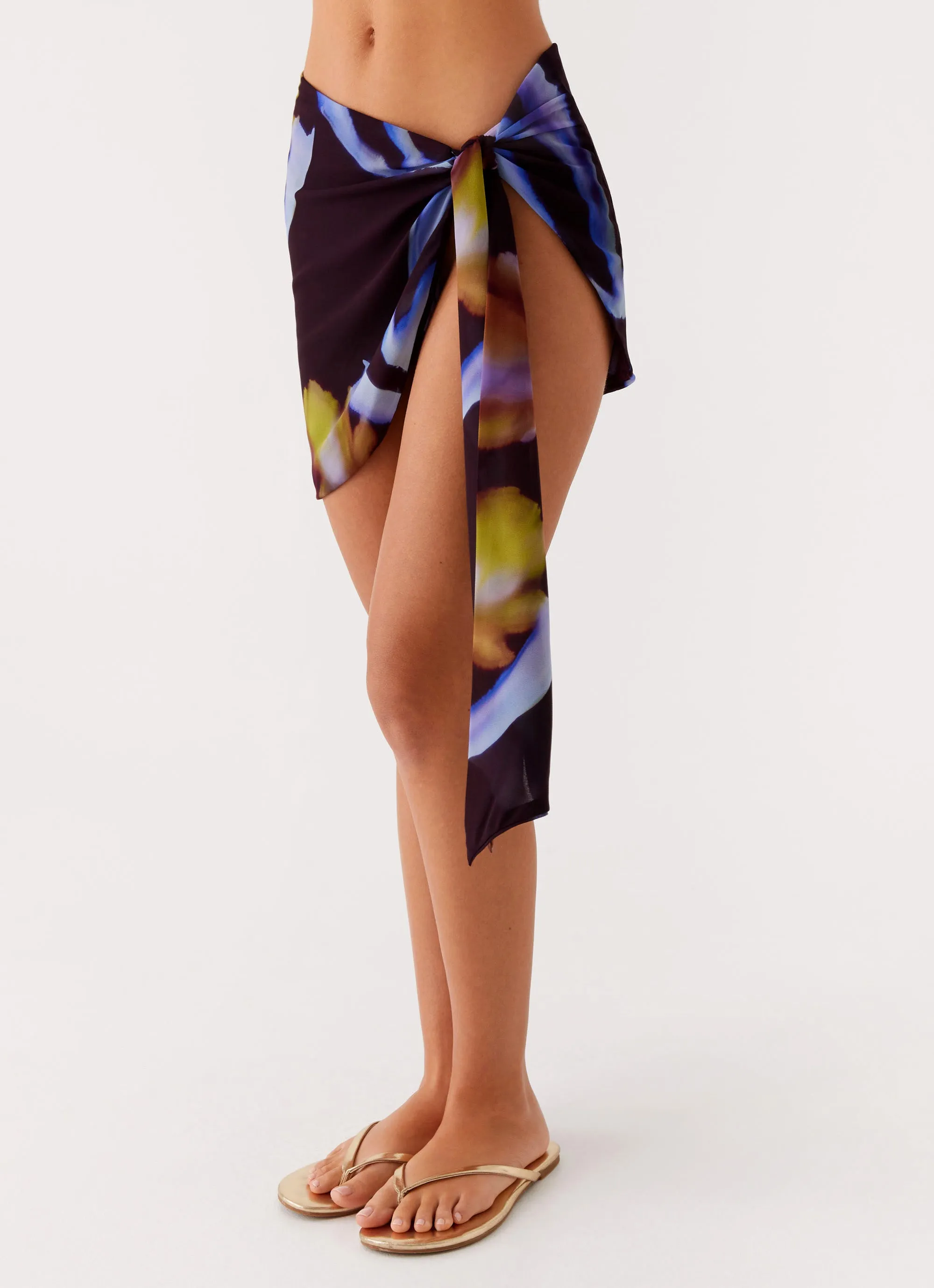 Non Irritating Tags Water Repellent Coating Golden Blaze Sarong - Dark Floral