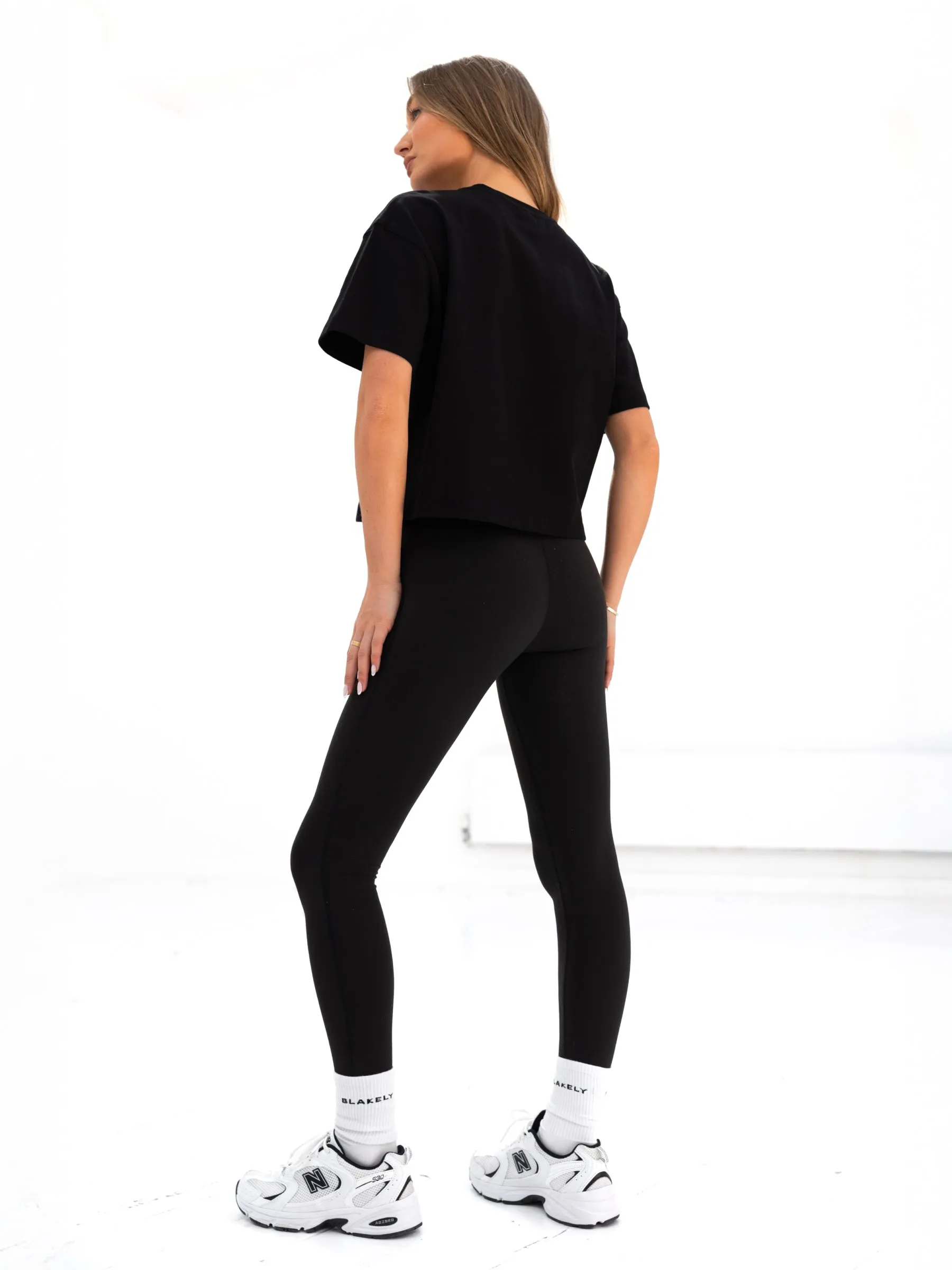 Sophisticated Casual Melrose Cropped T-Shirt - Black