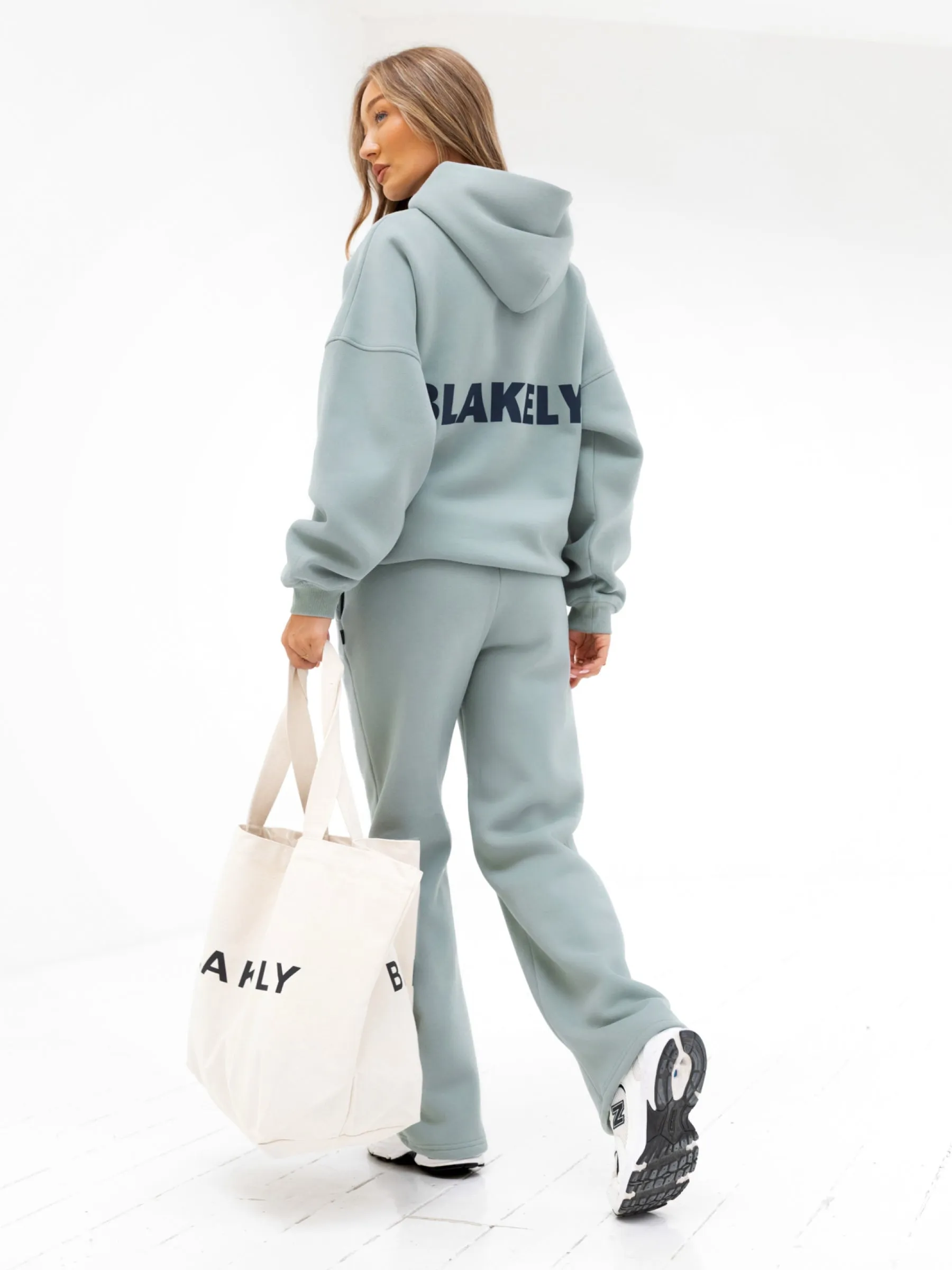 Amelie Oversized Hoodie - Mineral Blue Sporty Outfit